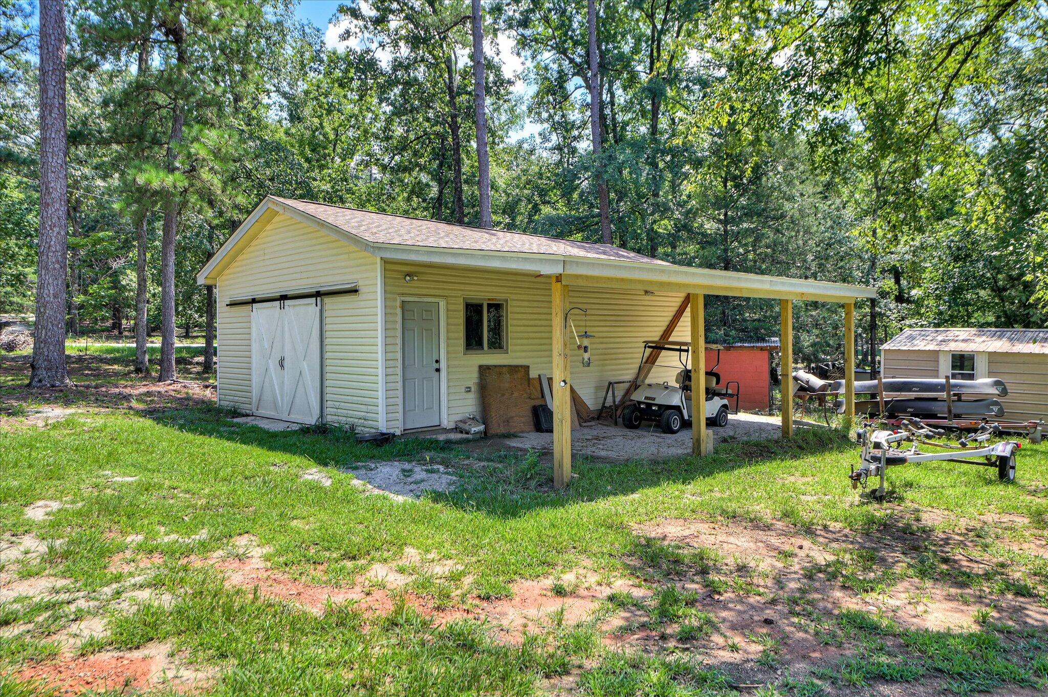 1129 Lakeside Drive Property Photo 5