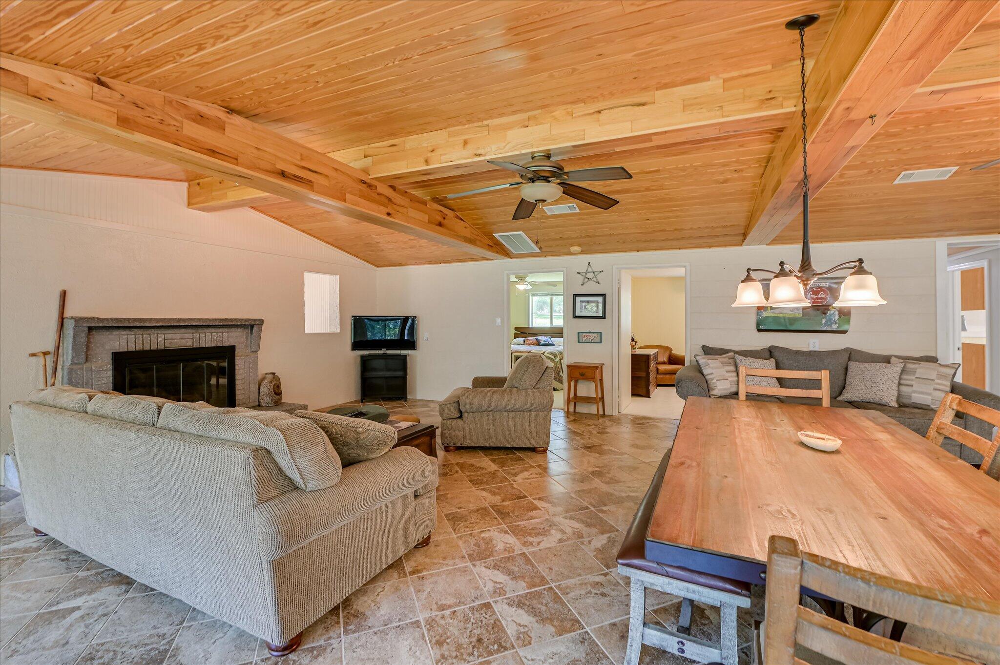 1129 Lakeside Drive Property Photo 9