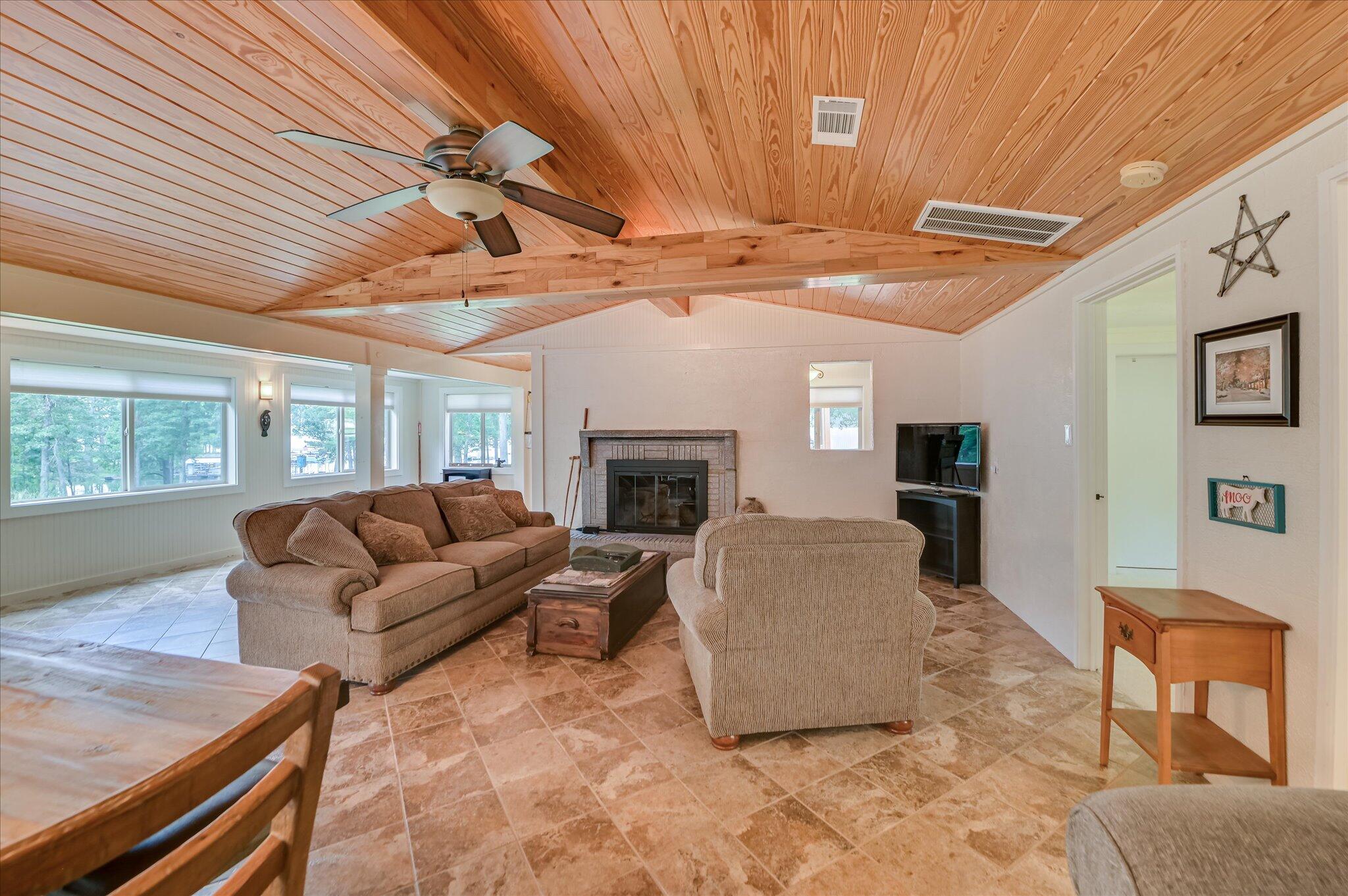 1129 Lakeside Drive Property Photo 10