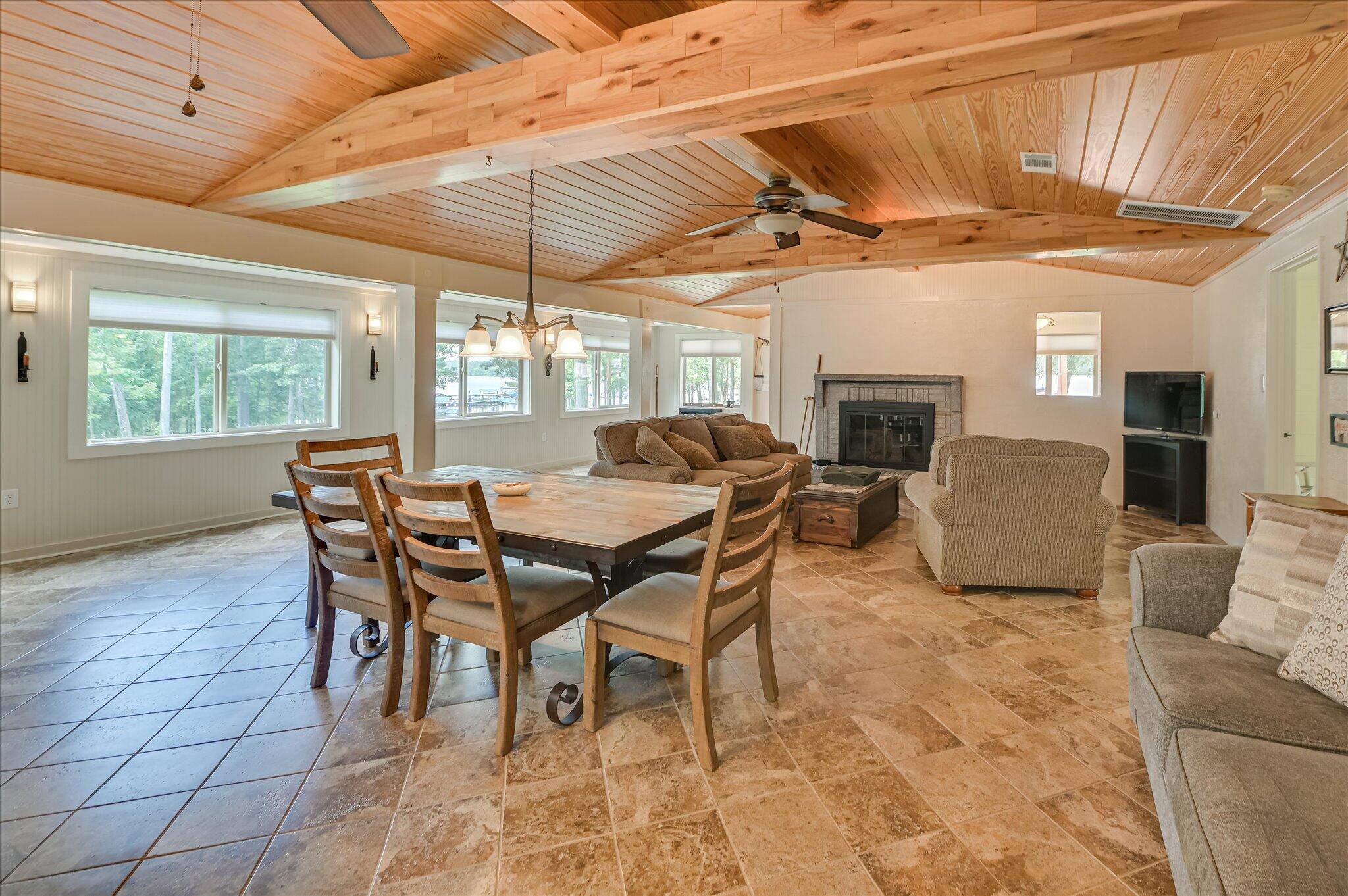 1129 Lakeside Drive Property Photo 12