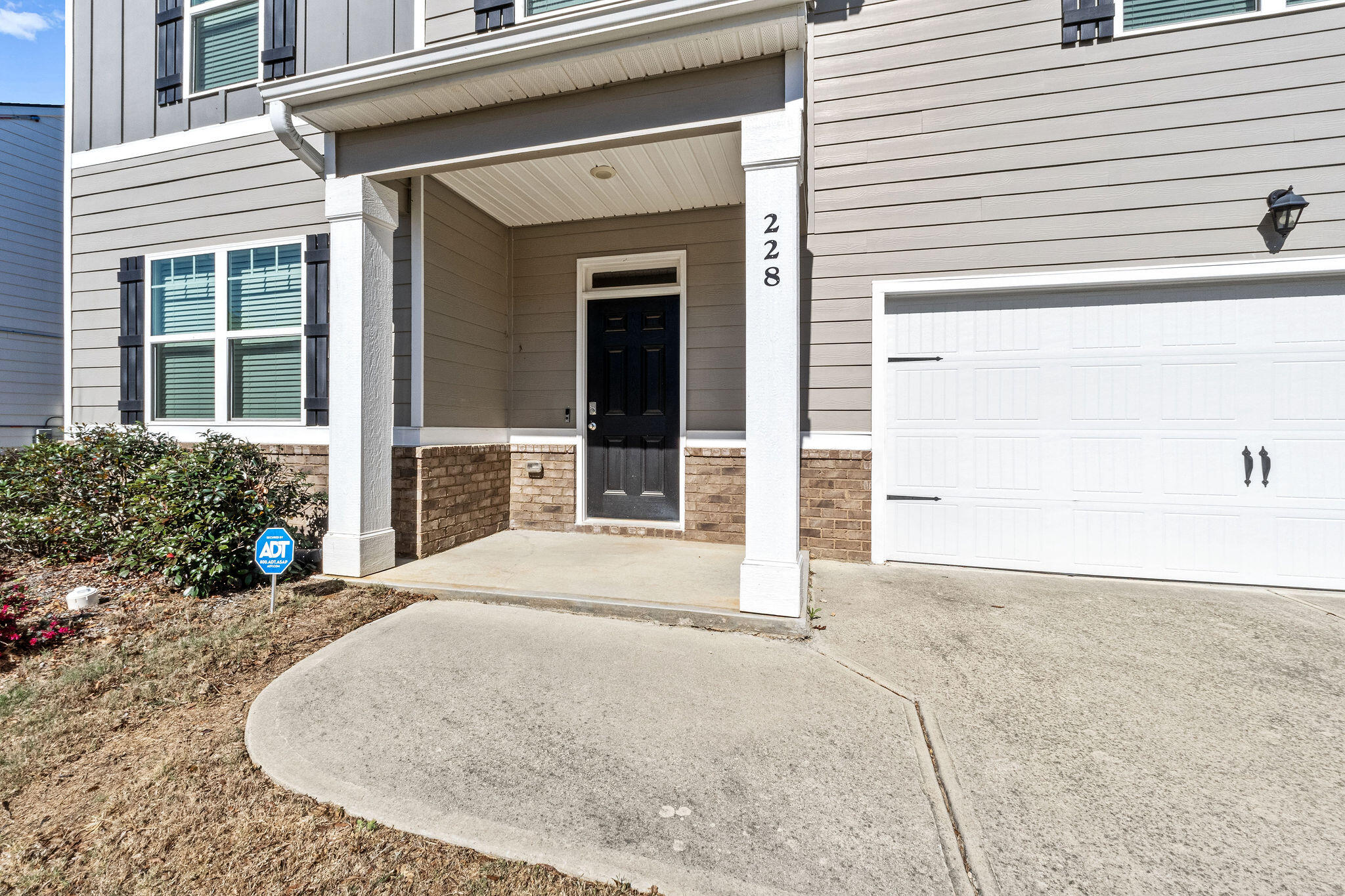 228 Journey Run Property Photo 3