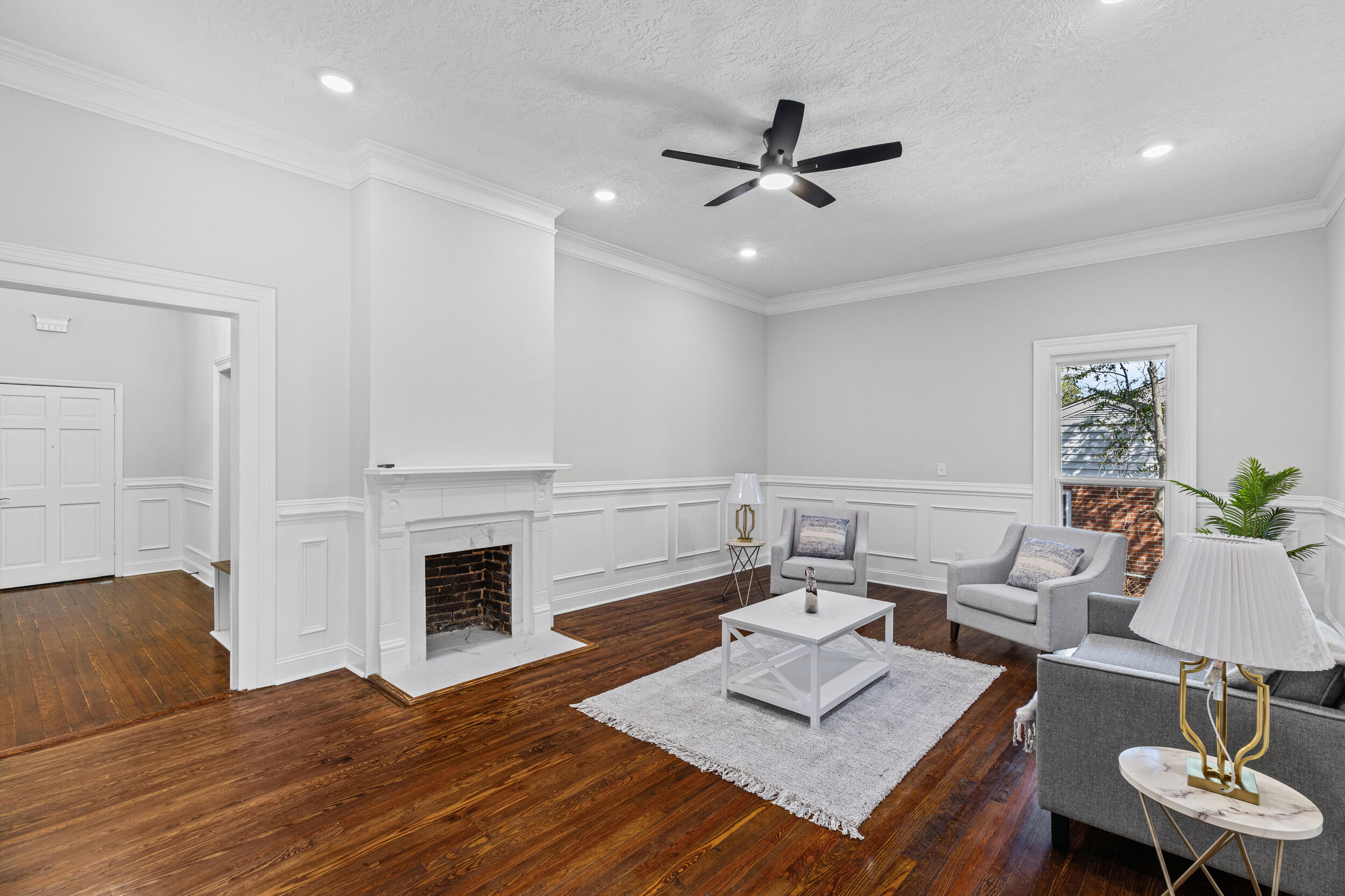 1232 Hickman Road Property Photo 10
