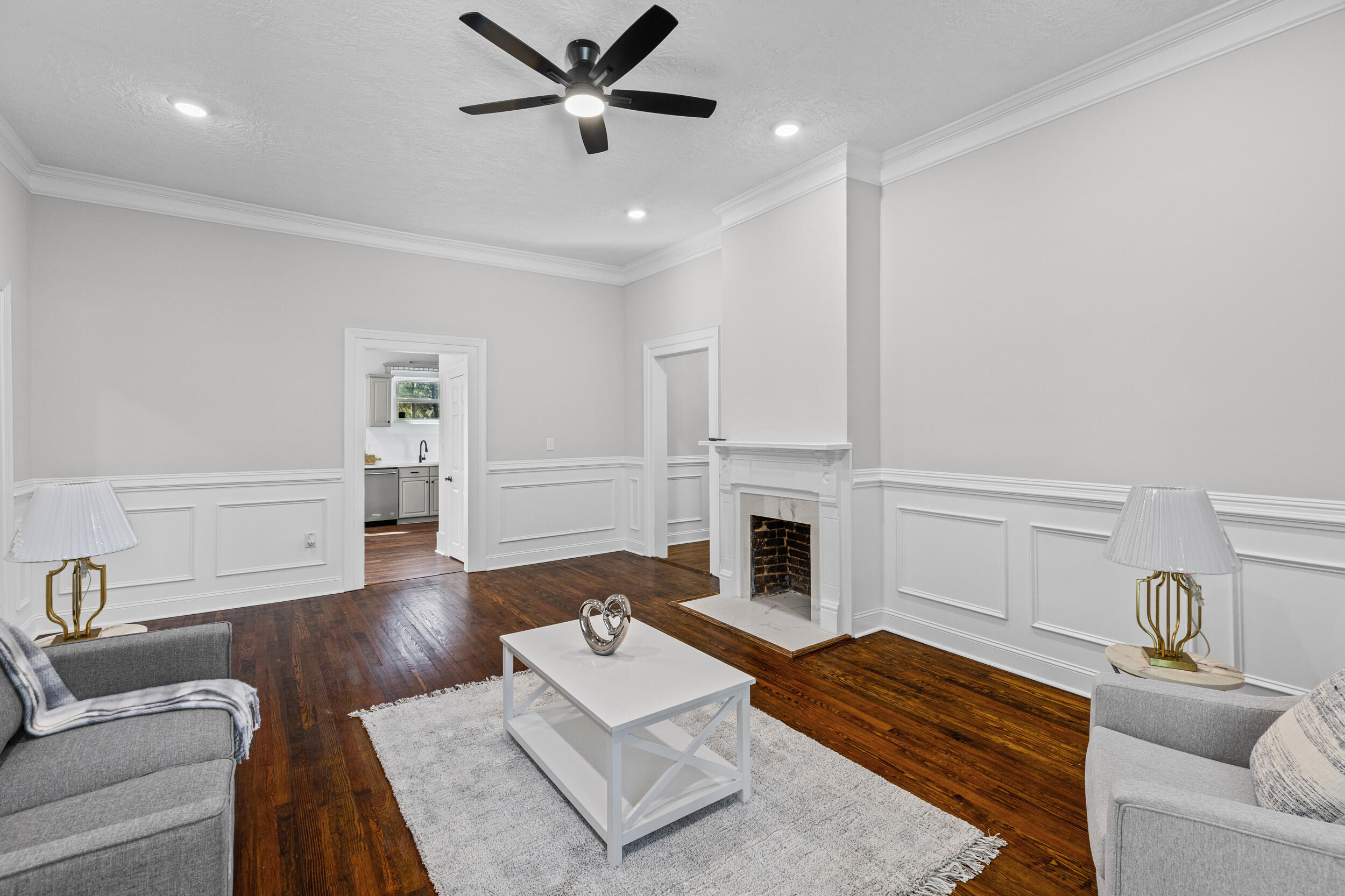 1232 Hickman Road Property Photo 12