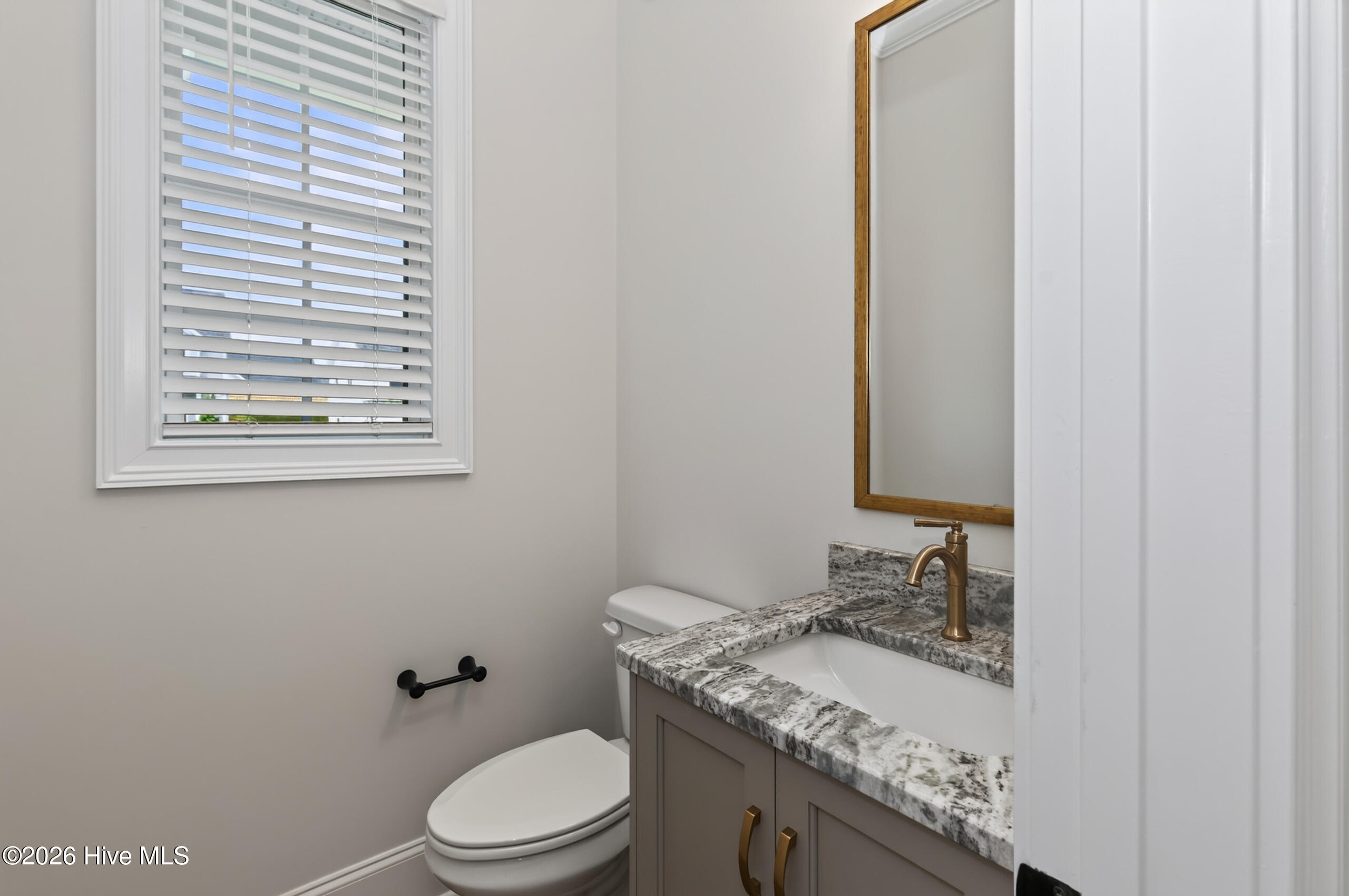 438 Woodlawn Street Property Photo 10