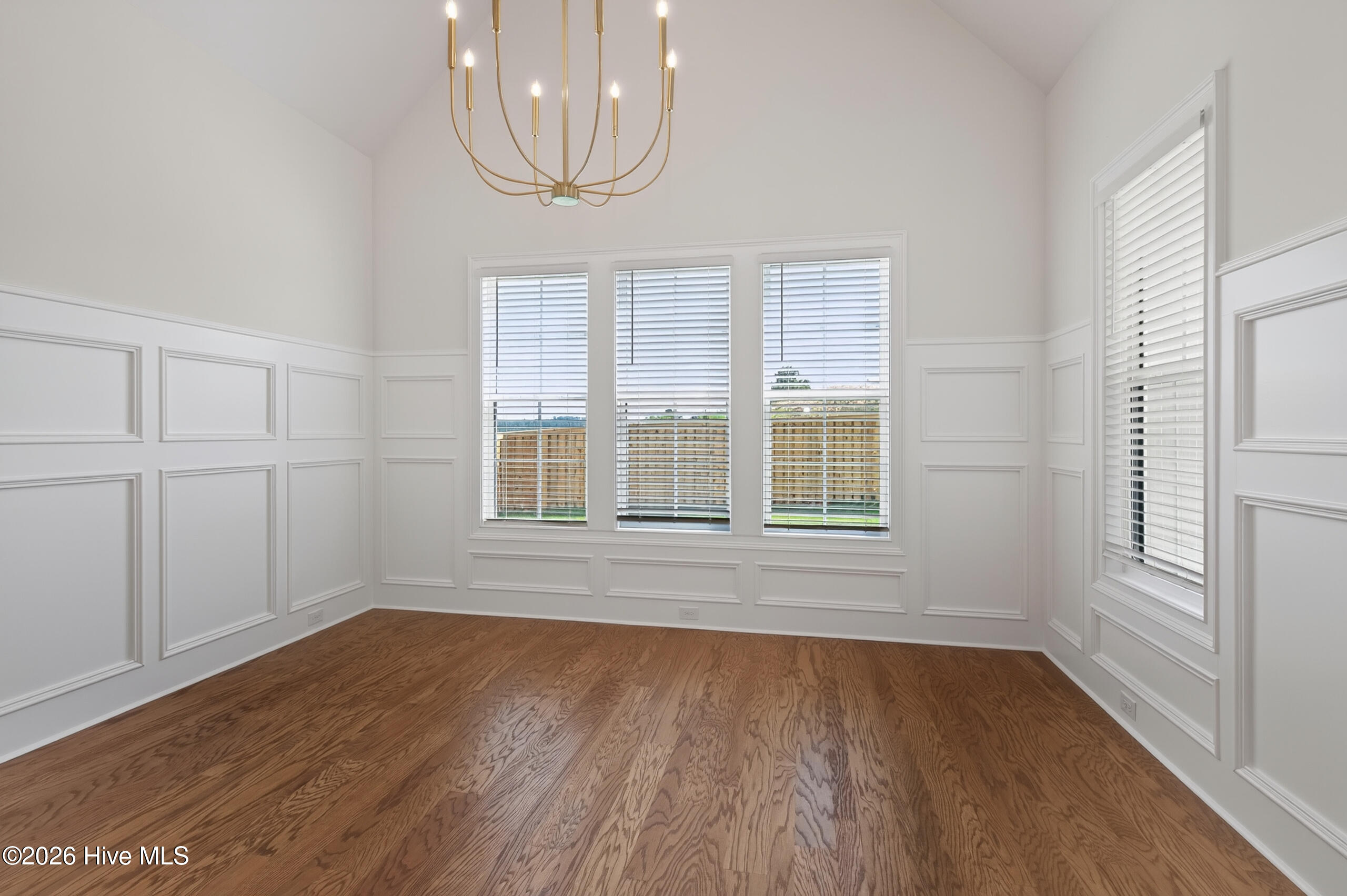 438 Woodlawn Street Property Photo 15