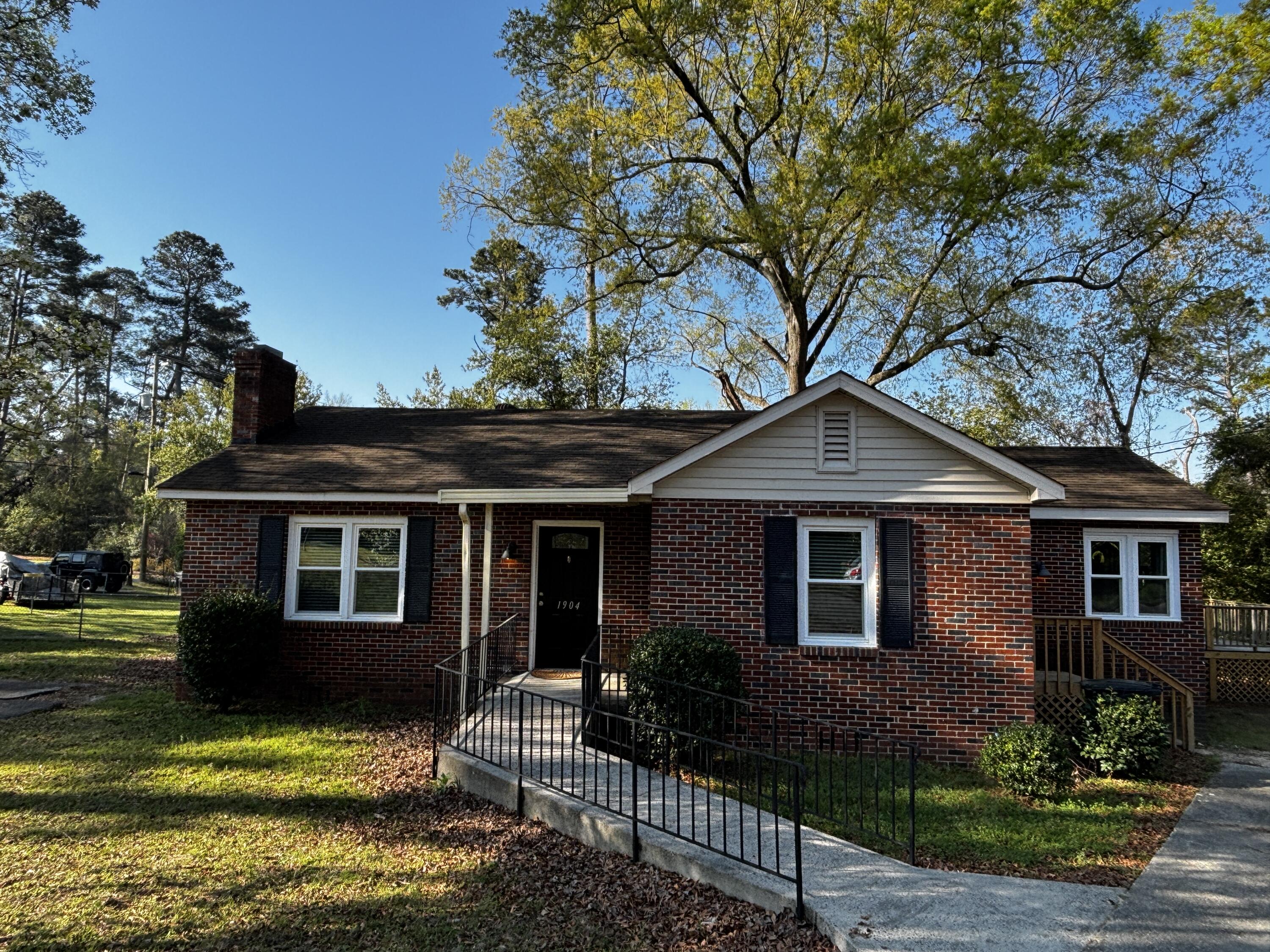 1904 Robin Road Property Photo 3