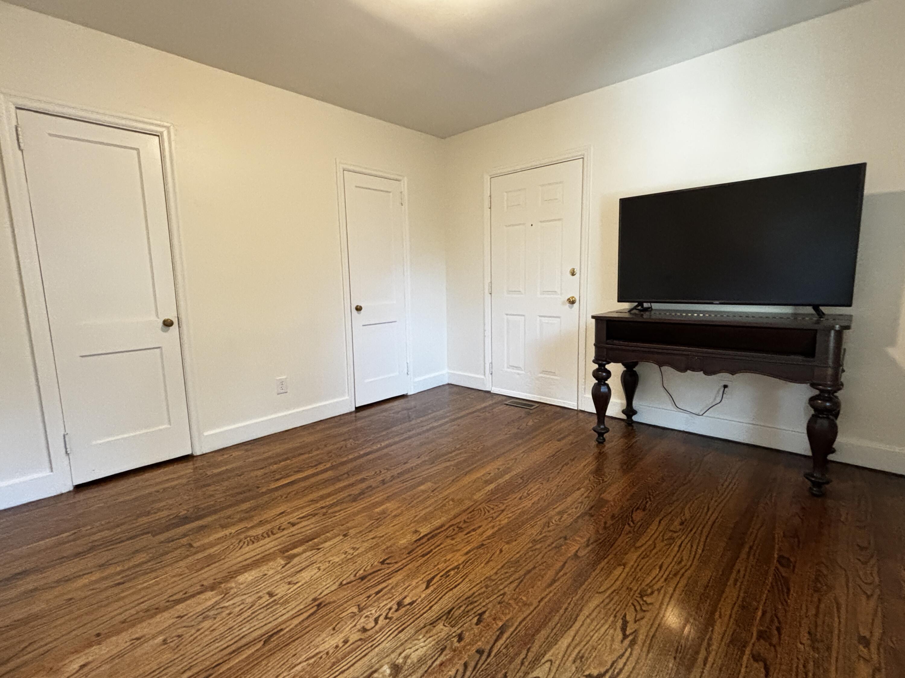 1904 Robin Road Property Photo 26