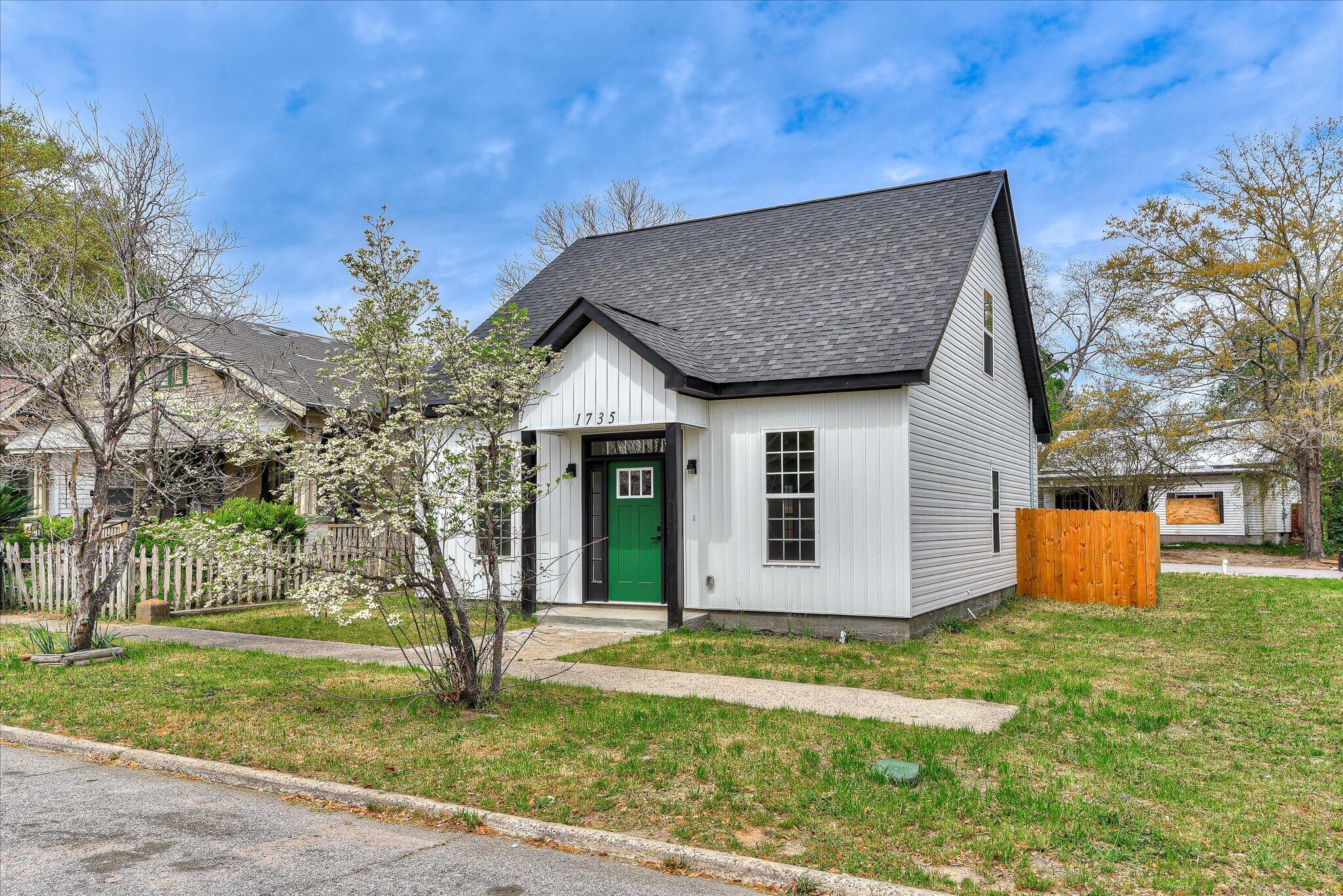 1735 Jenkins Street Property Photo 4