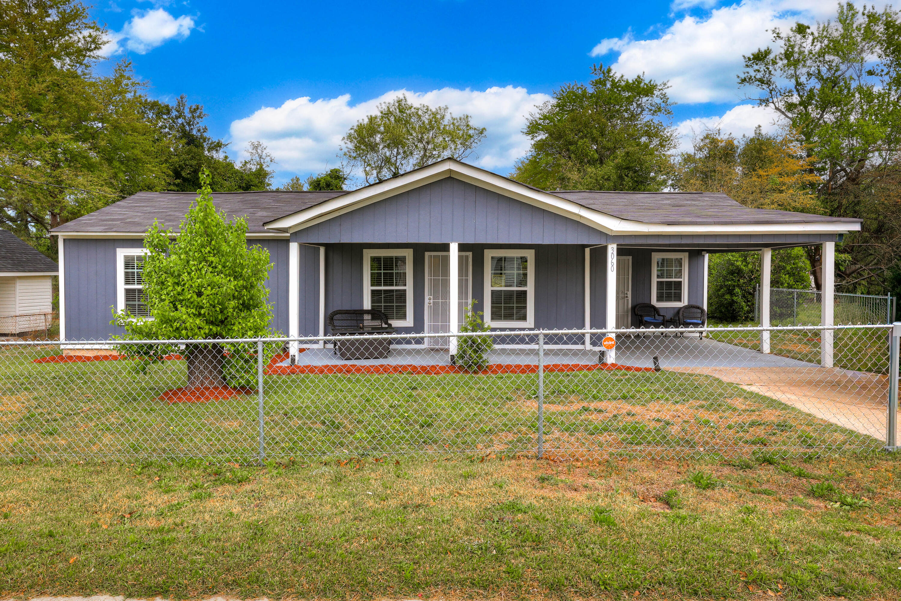 3060 Collier Road Property Photo 1