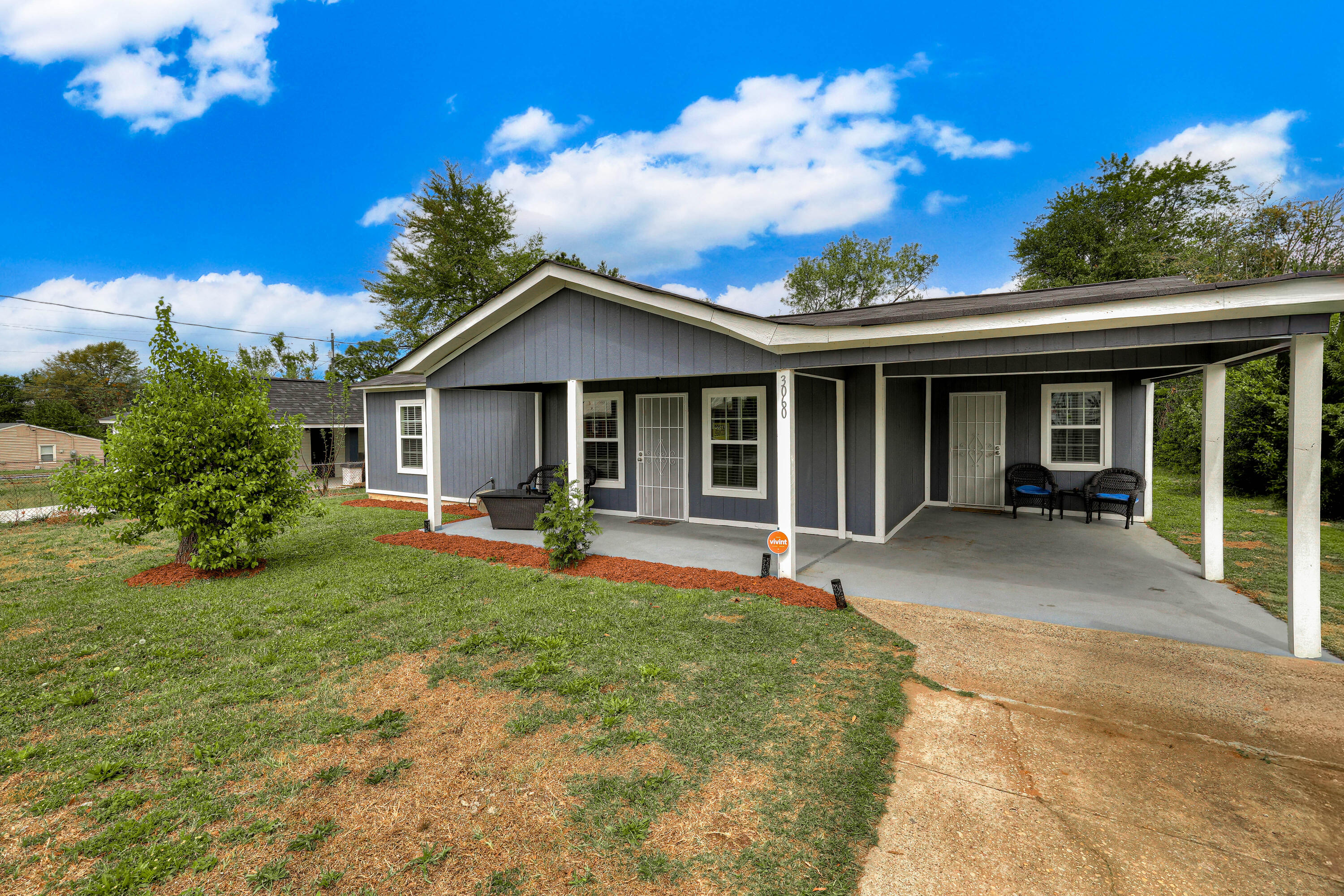 3060 Collier Road Property Photo 2