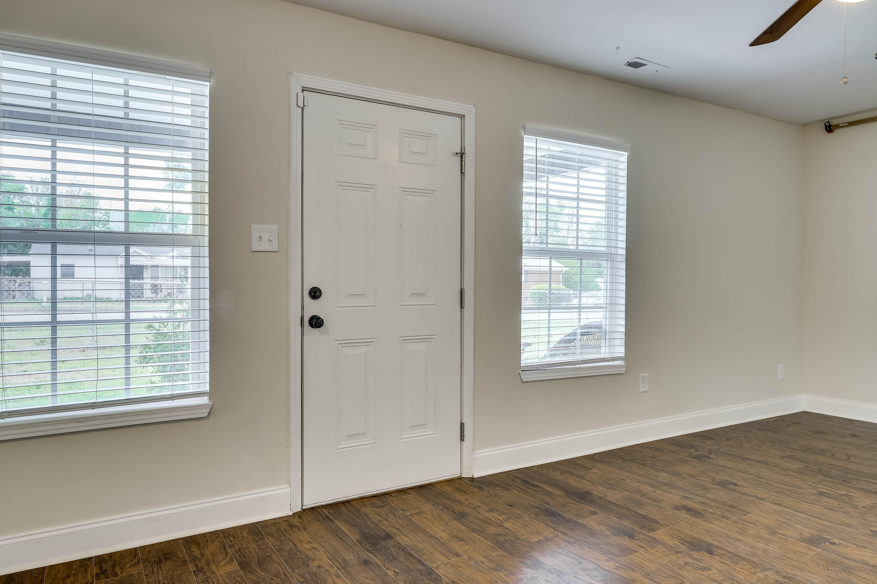 3060 Collier Road Property Photo 4