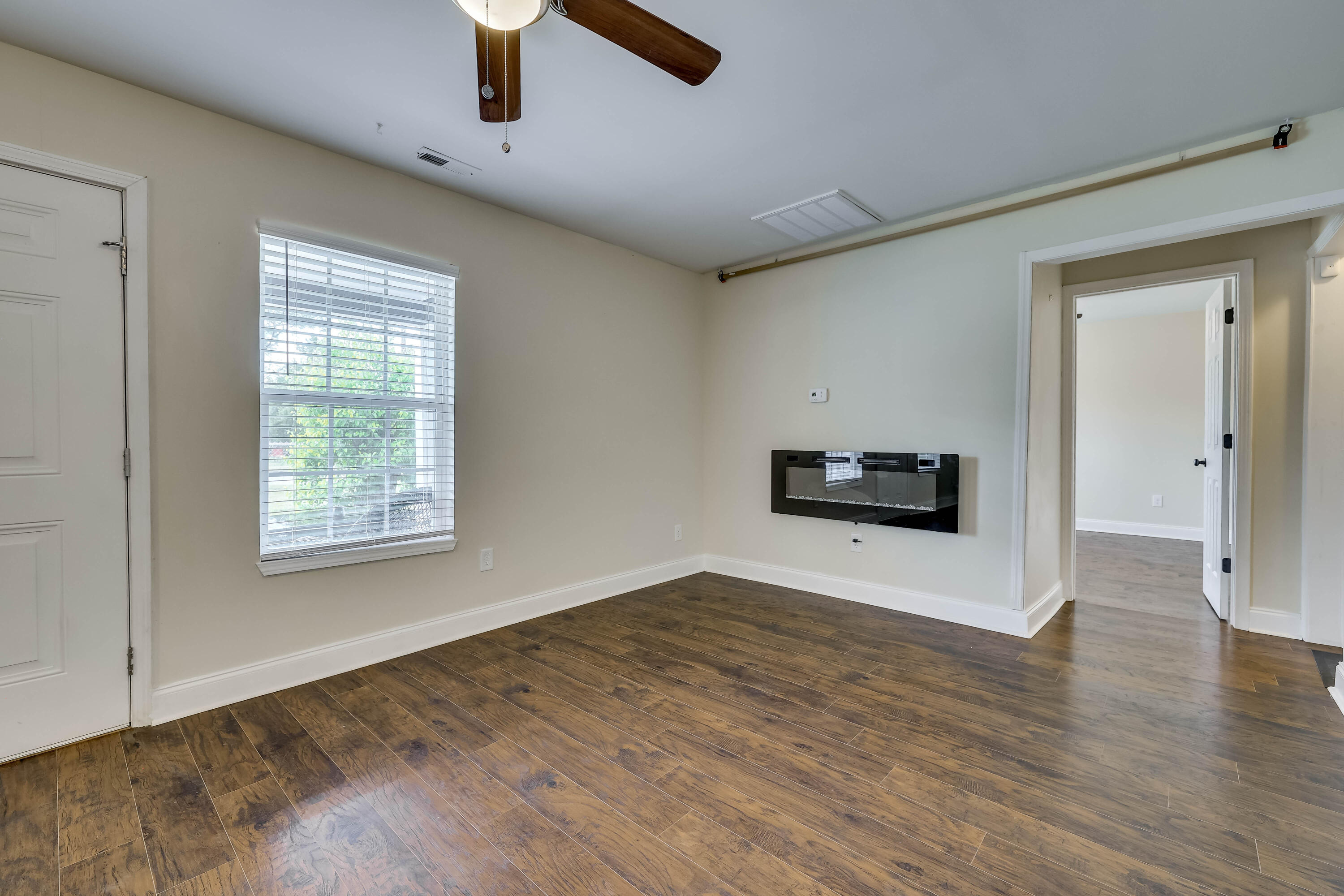 3060 Collier Road Property Photo 6