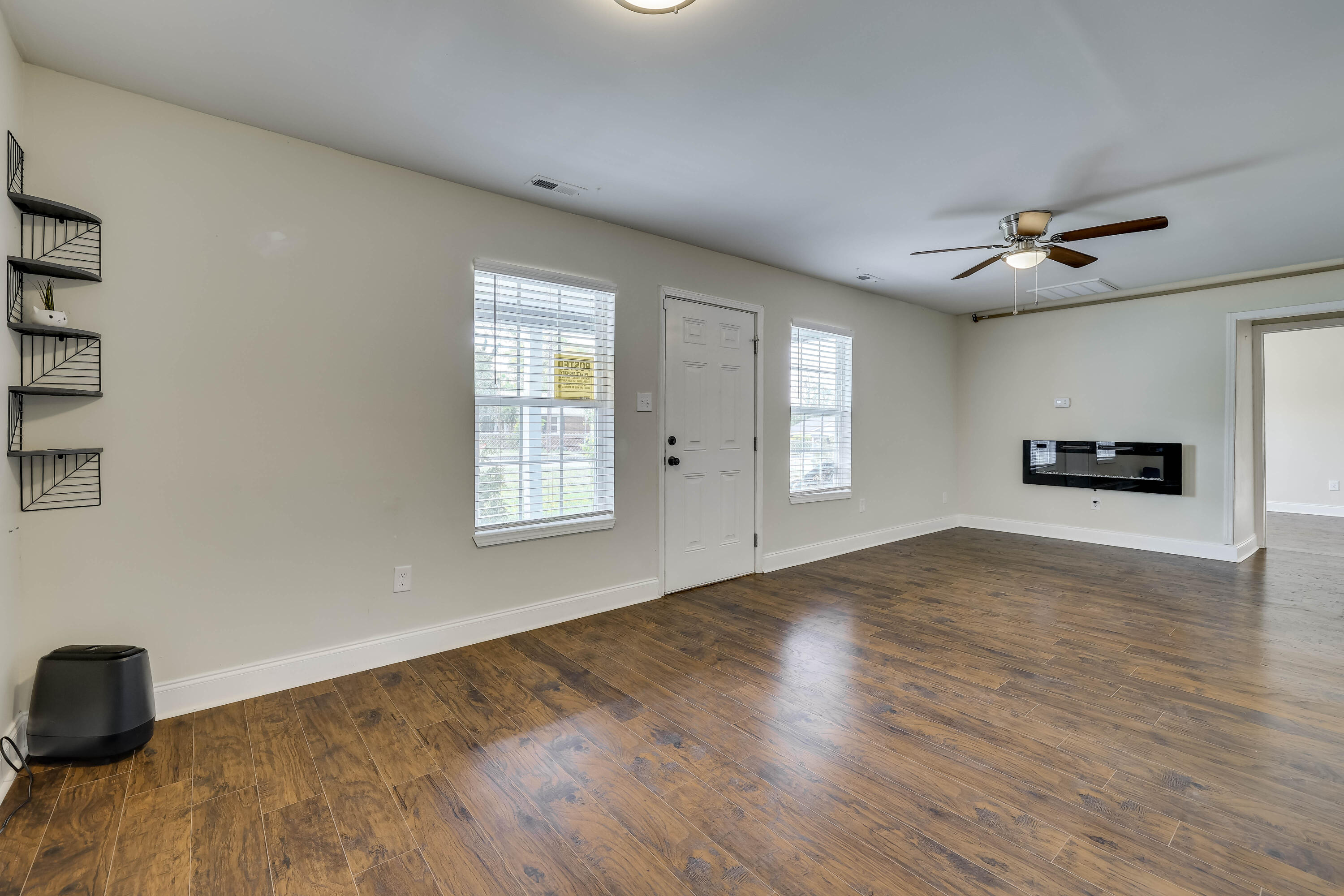 3060 Collier Road Property Photo 11