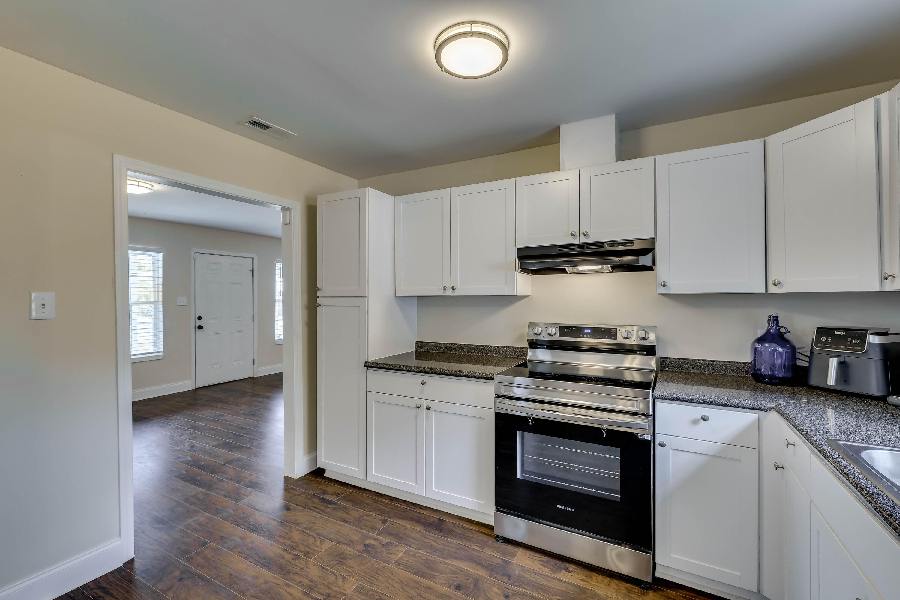 3060 Collier Road Property Photo 15