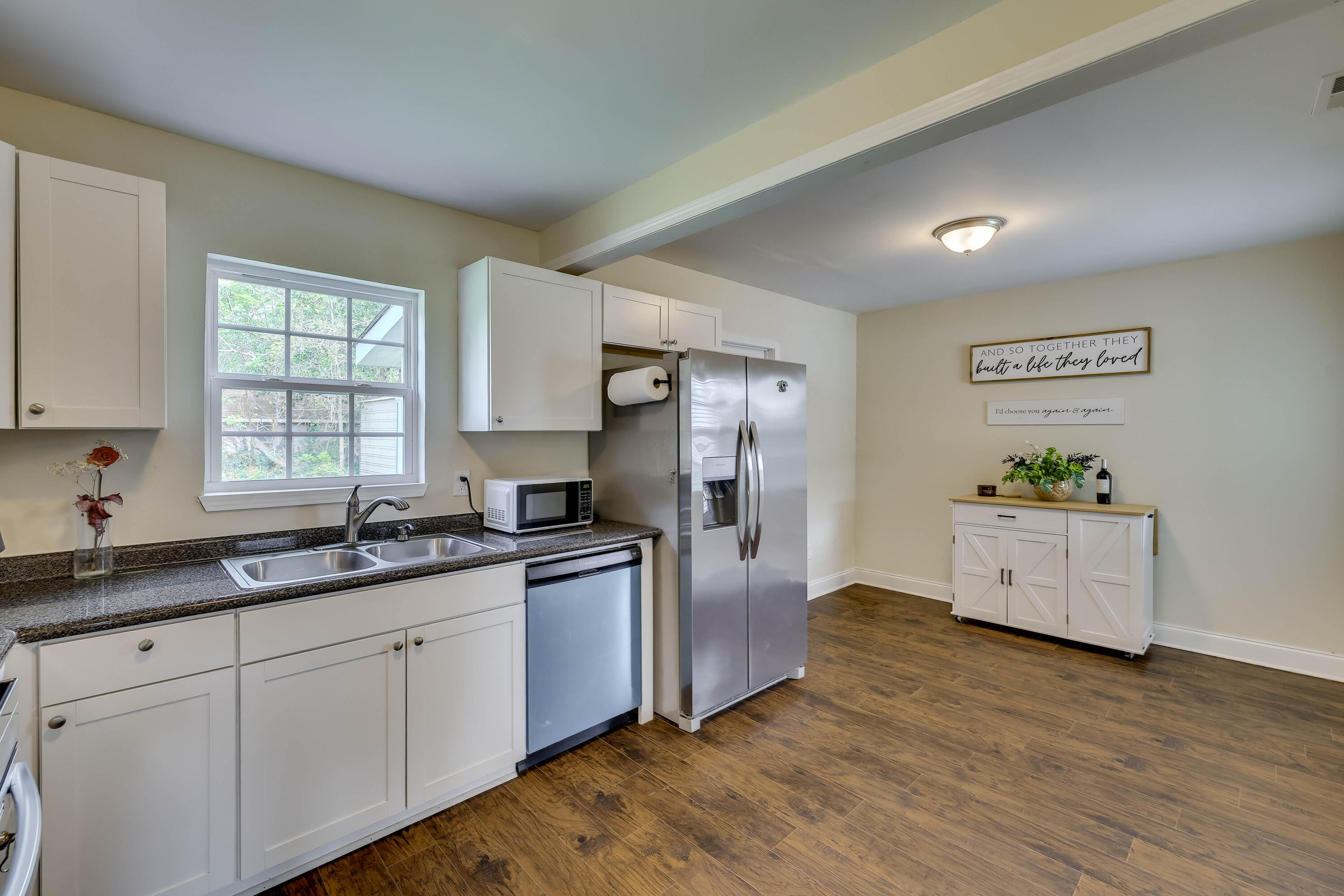 3060 Collier Road Property Photo 16