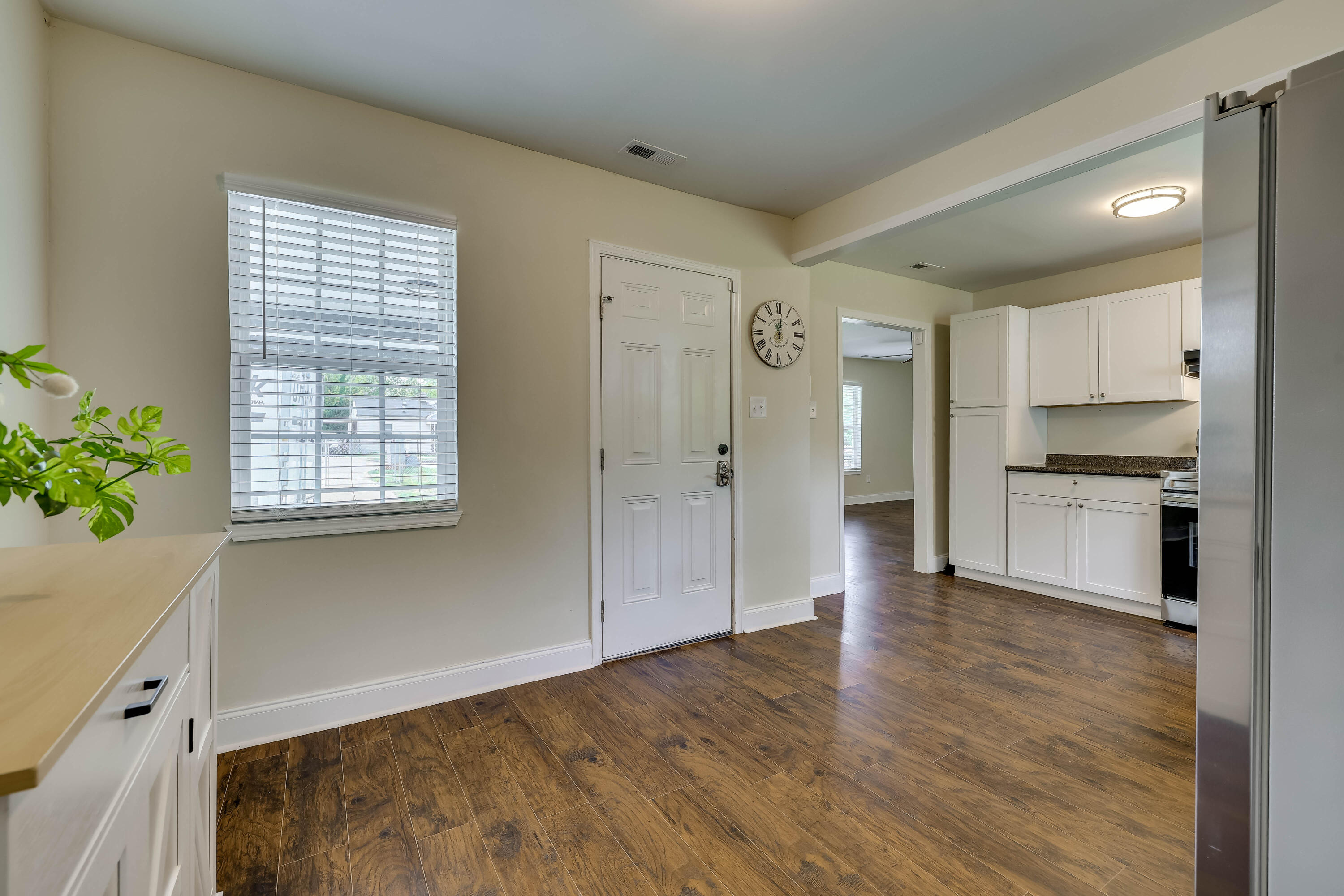 3060 Collier Road Property Photo 18
