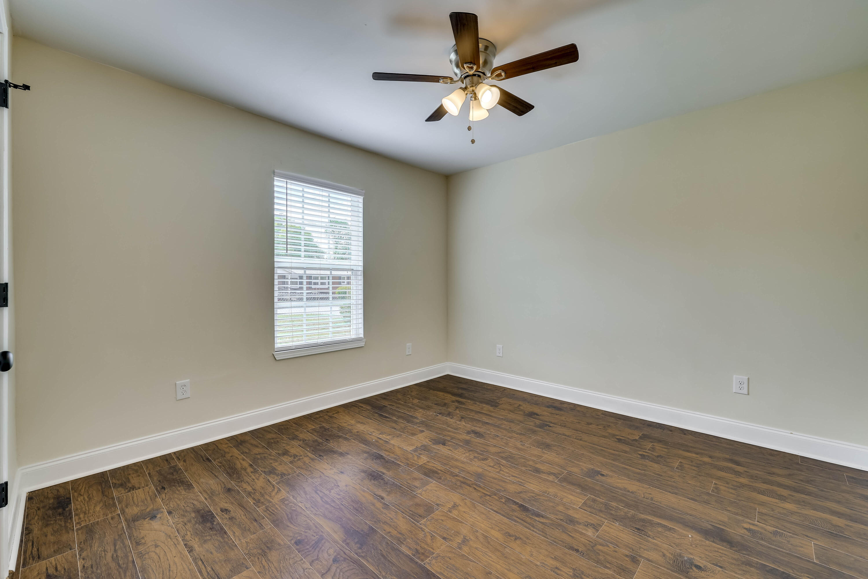 3060 Collier Road Property Photo 20