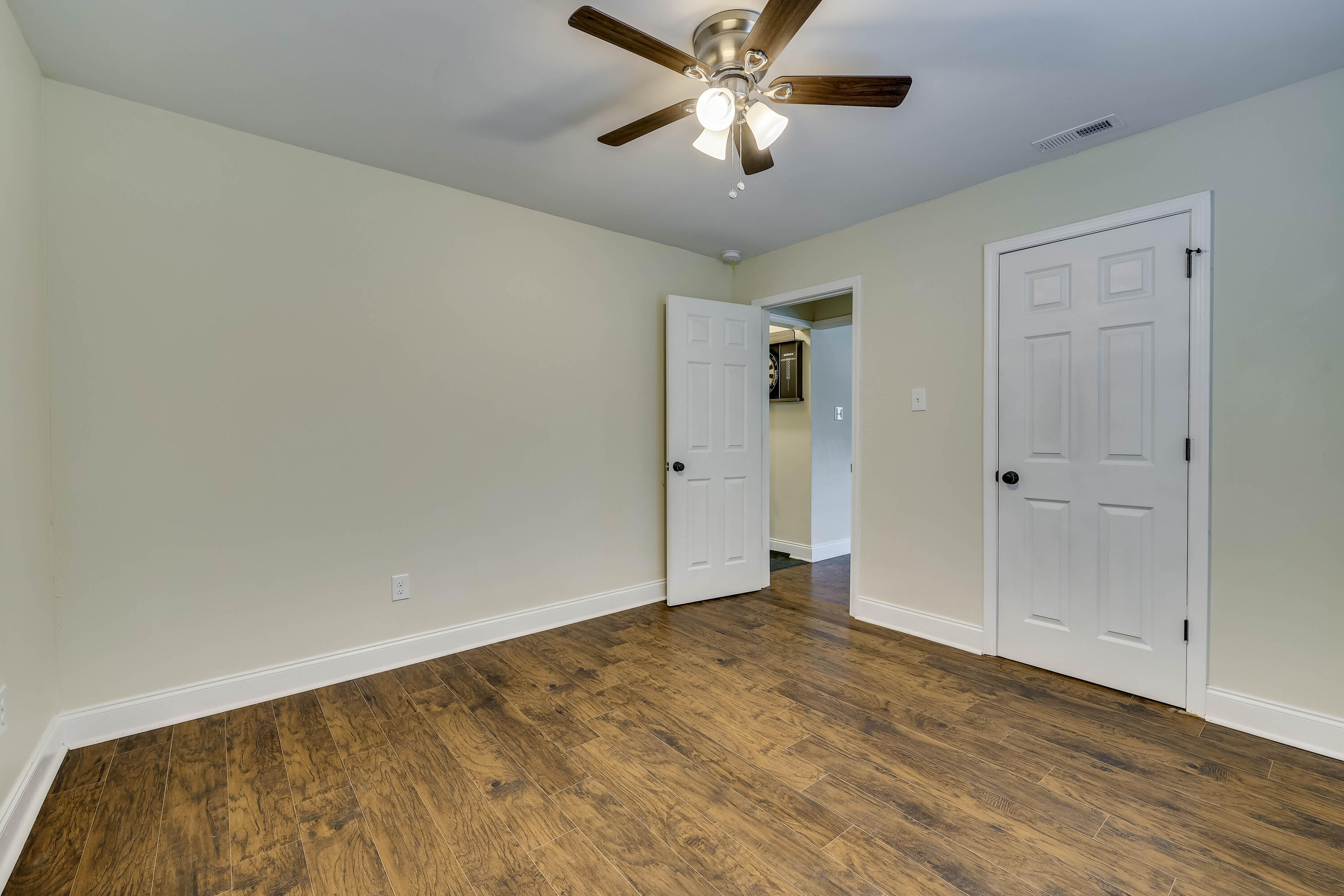 3060 Collier Road Property Photo 21