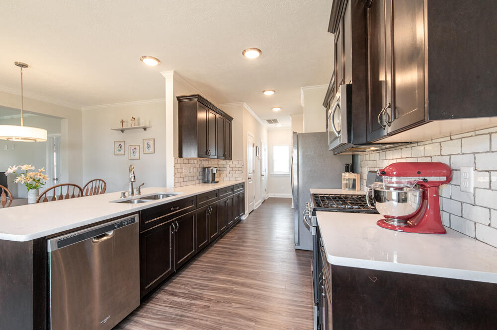 605 Ashburn Drive Property Photo 4