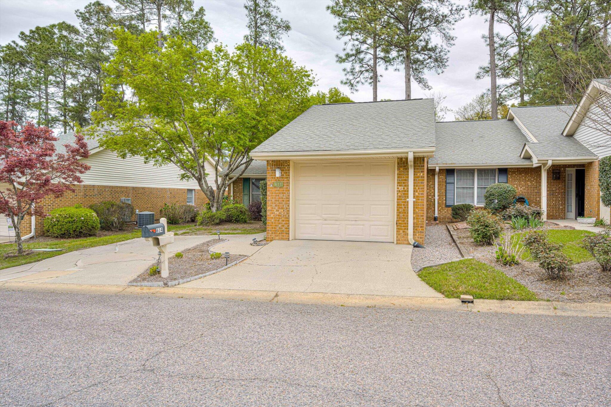 614 Clarendon Place Property Photo 6
