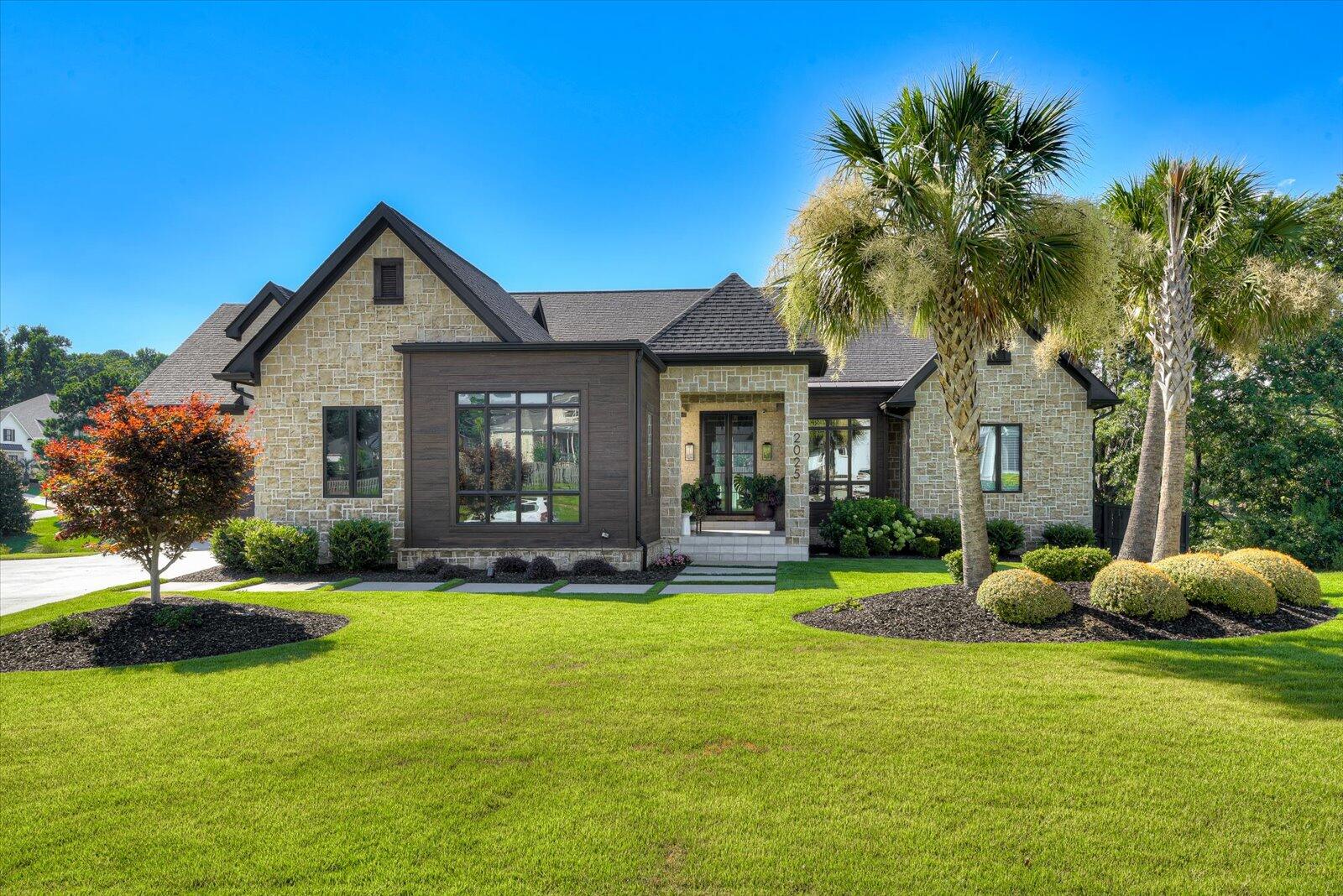 2025 Grace Avenue Property Photo