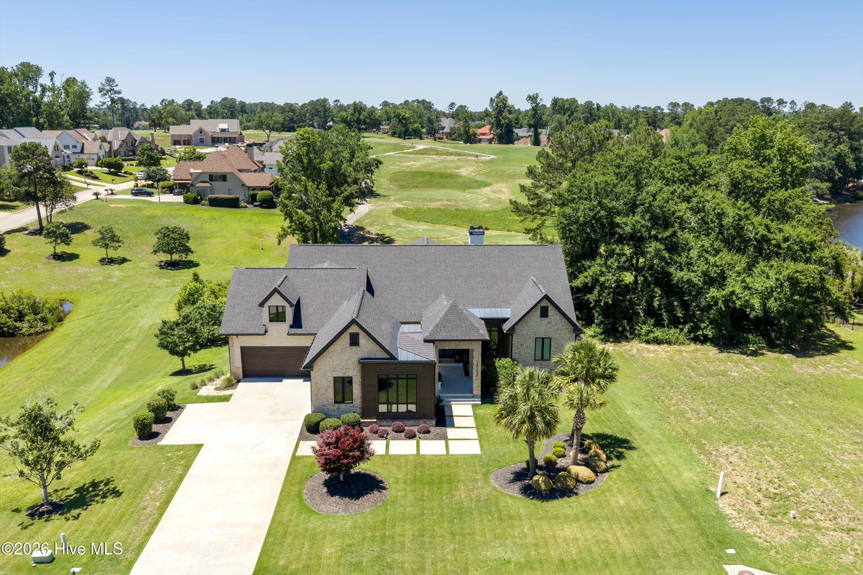2025 Grace Avenue Property Photo 6