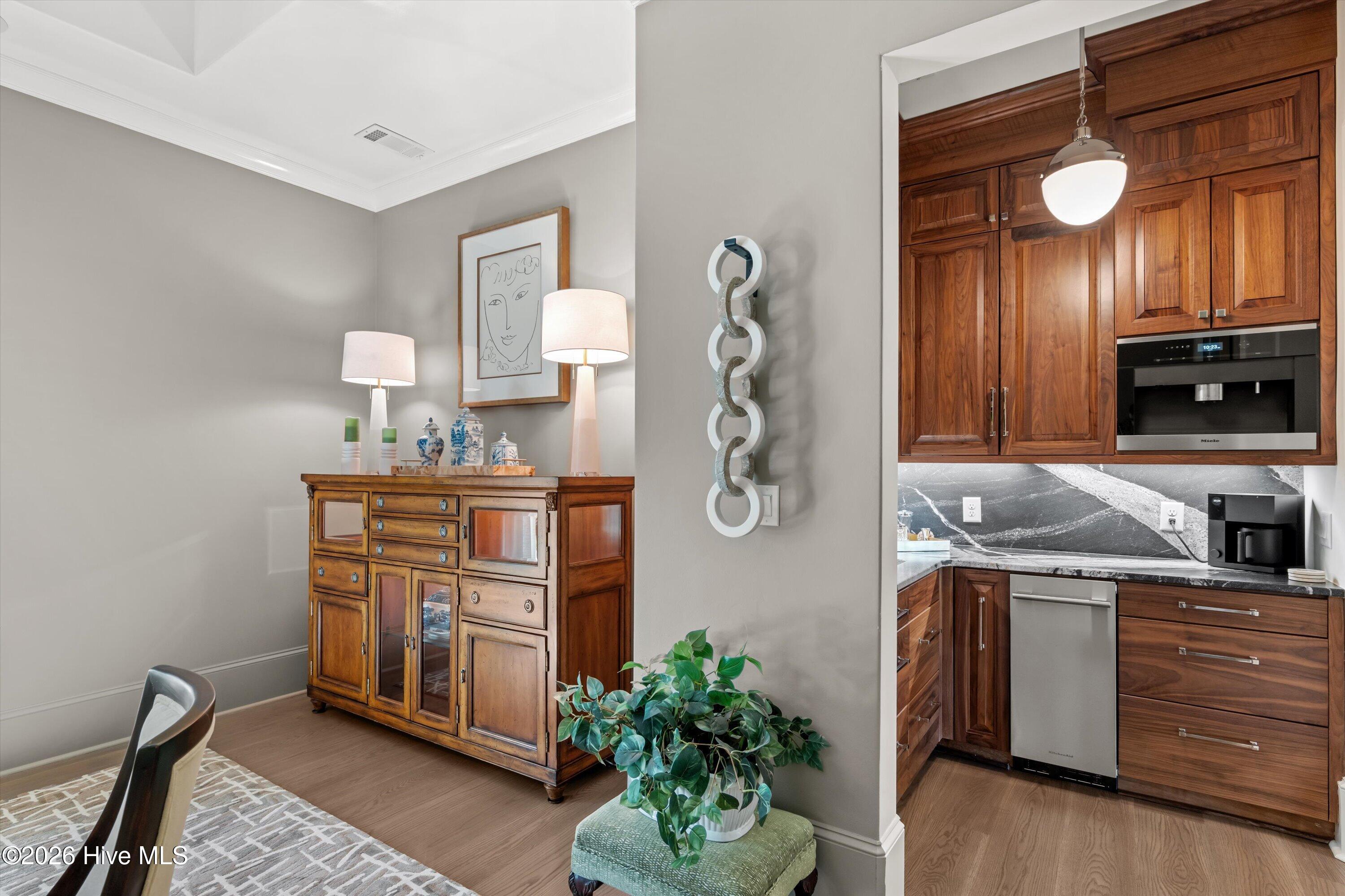 2025 Grace Avenue Property Photo 15