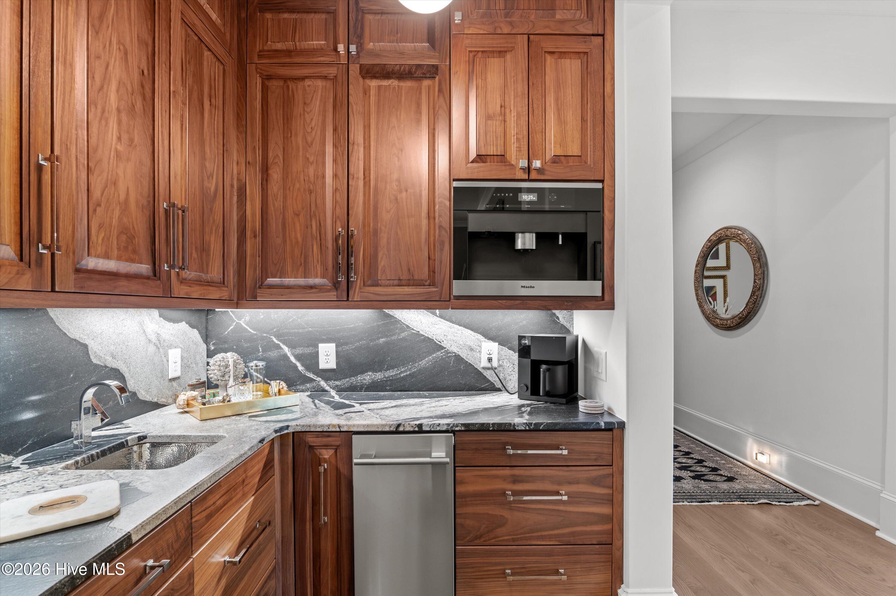 2025 Grace Avenue Property Photo 16