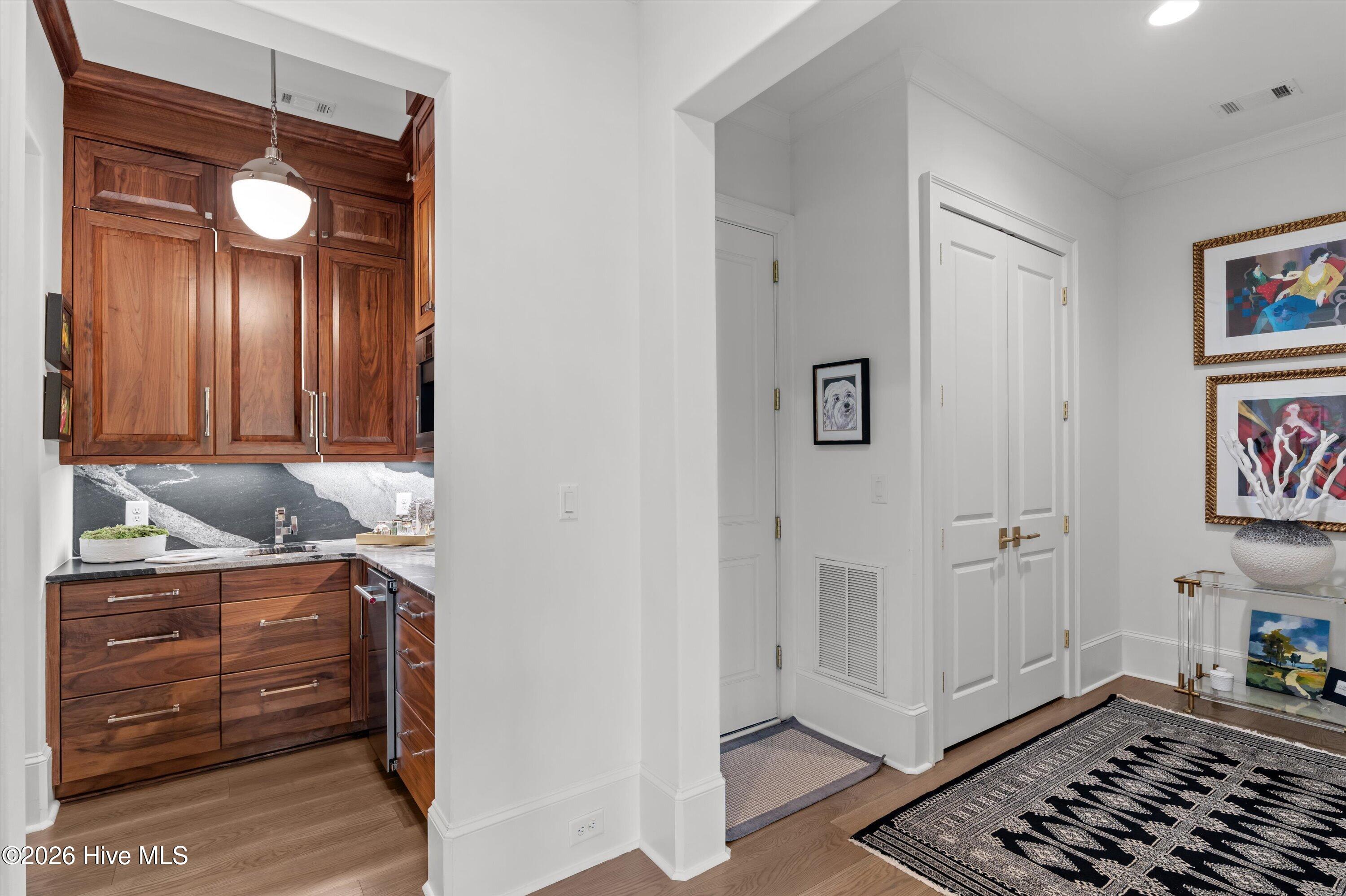 2025 Grace Avenue Property Photo 18