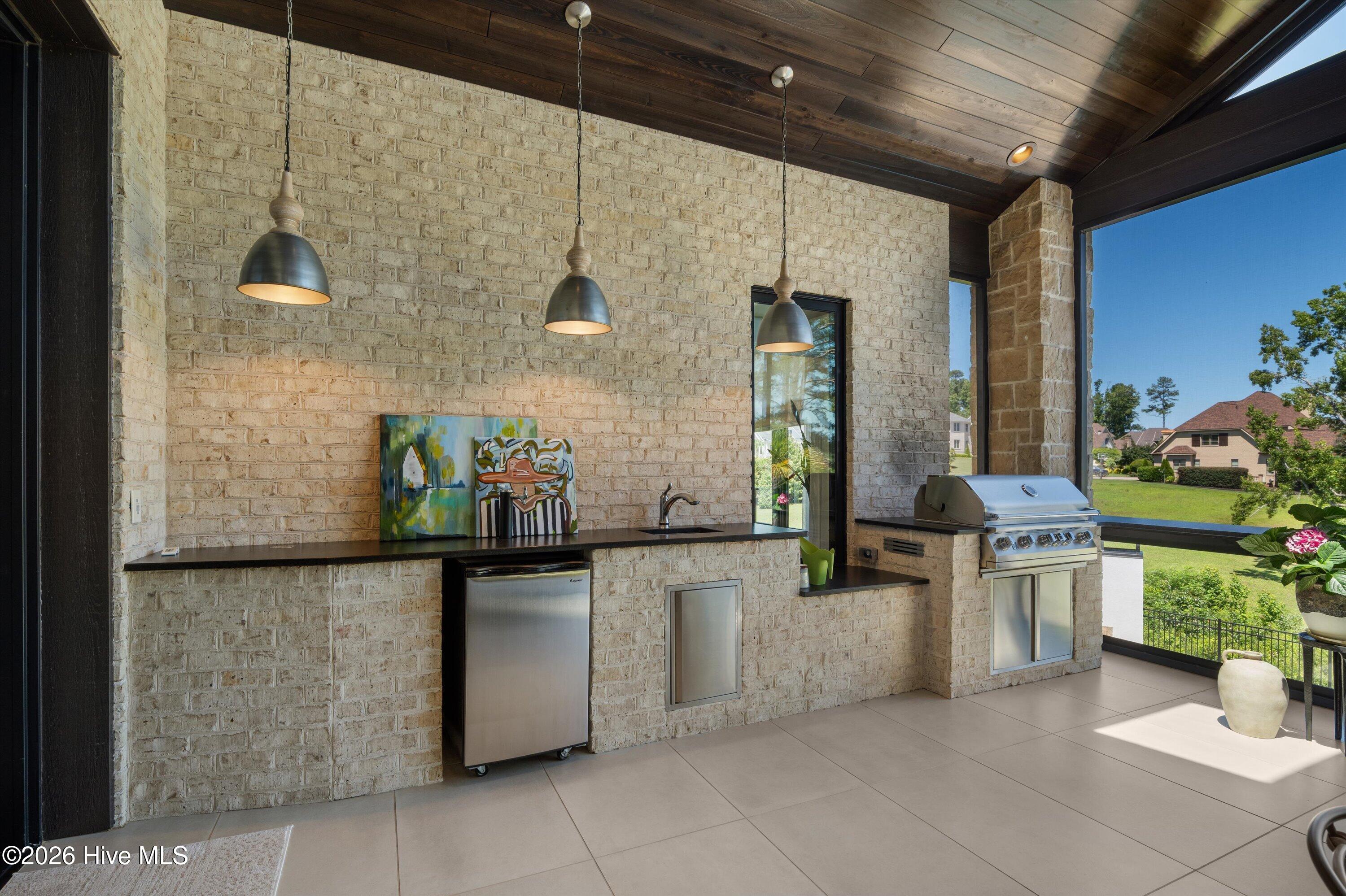 2025 Grace Avenue Property Photo 100