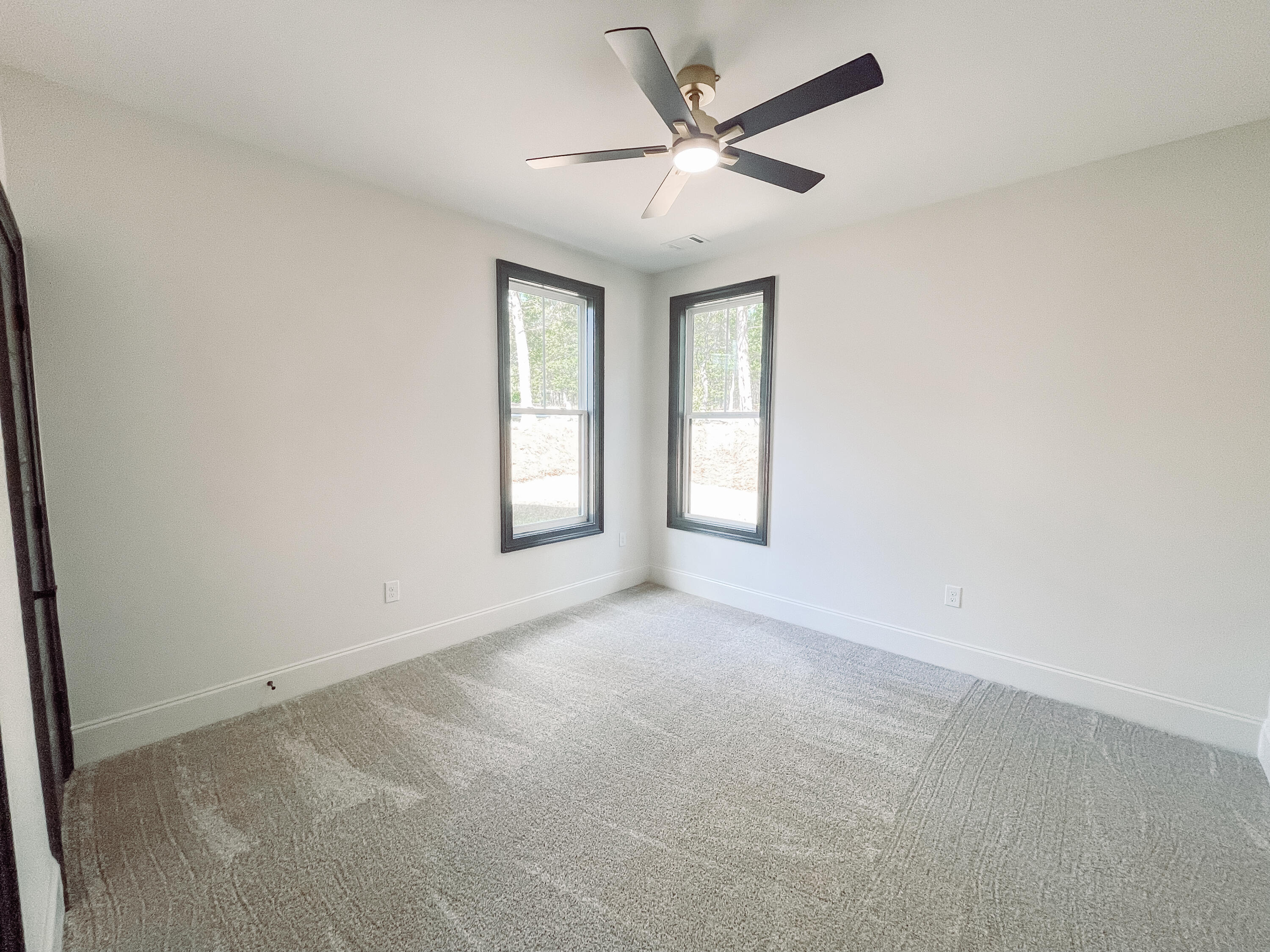305 Wellington Court Property Photo 17