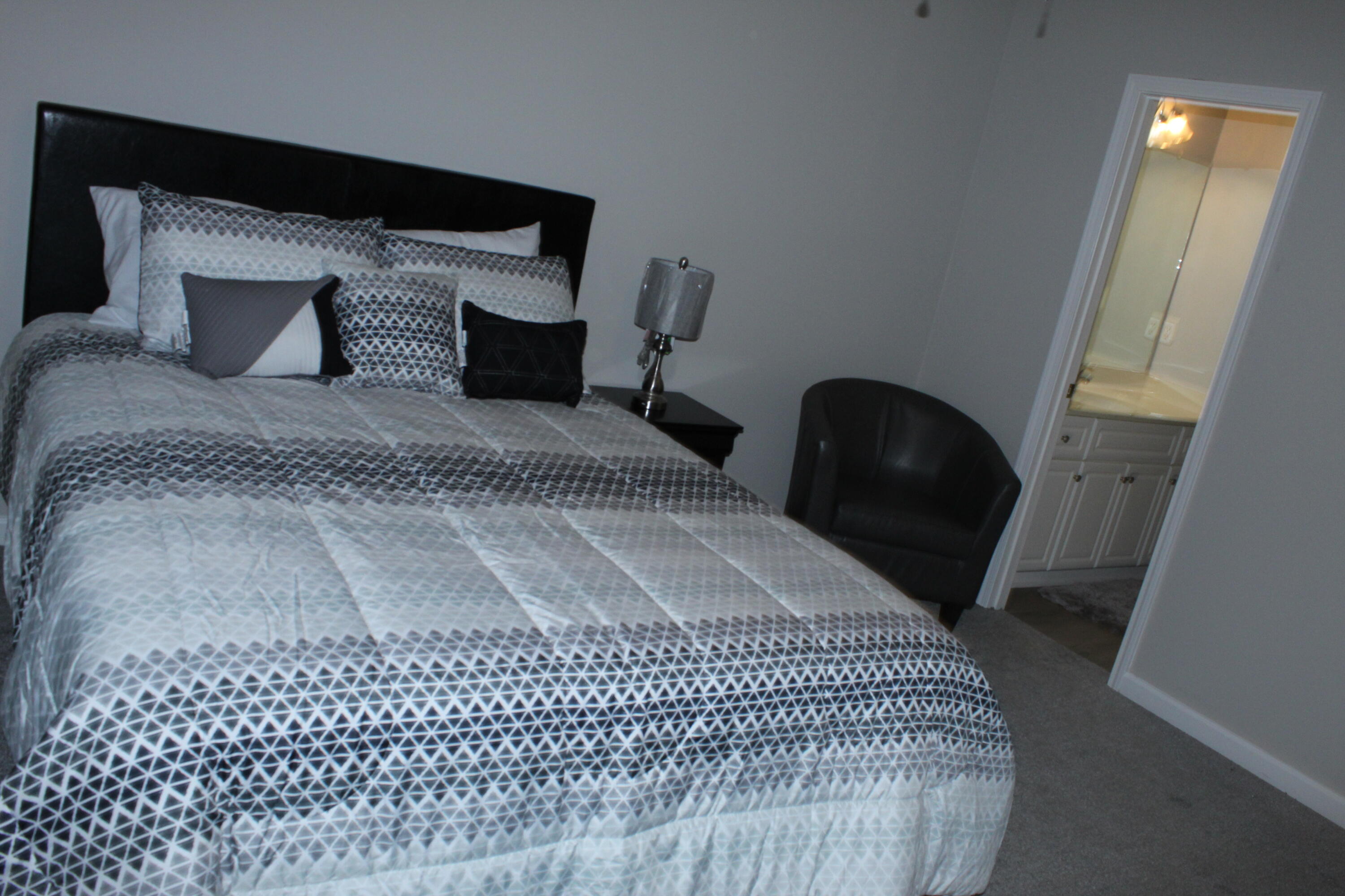 1802 Honeysuckle Way Property Photo 27