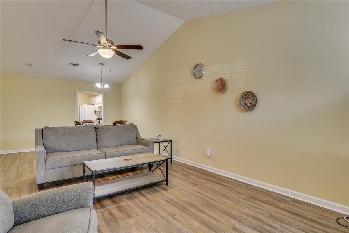 540 Edgecliff Lane Property Photo 7