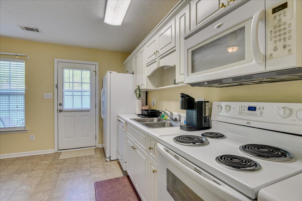 540 Edgecliff Lane Property Photo 10