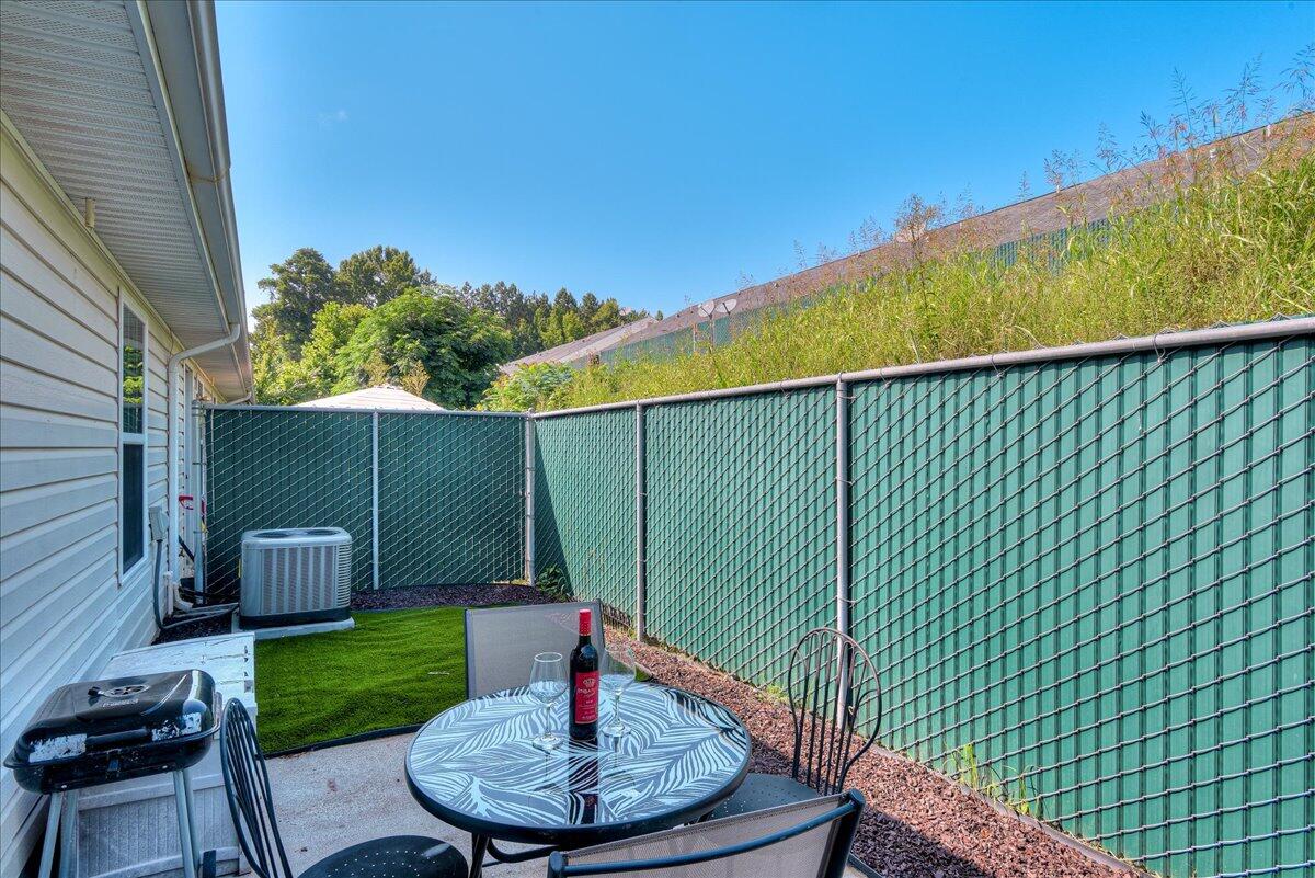 540 Edgecliff Lane Property Photo 31