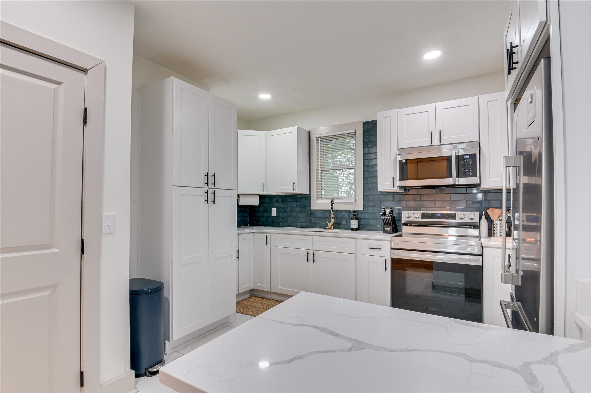 940 Heard Avenue Property Photo 12