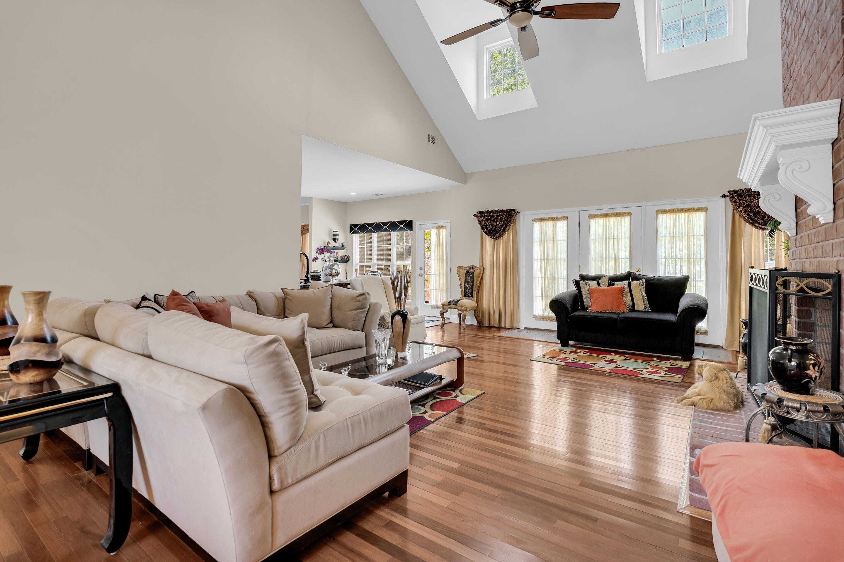 1197 Jefferson Boulevard Property Photo 8