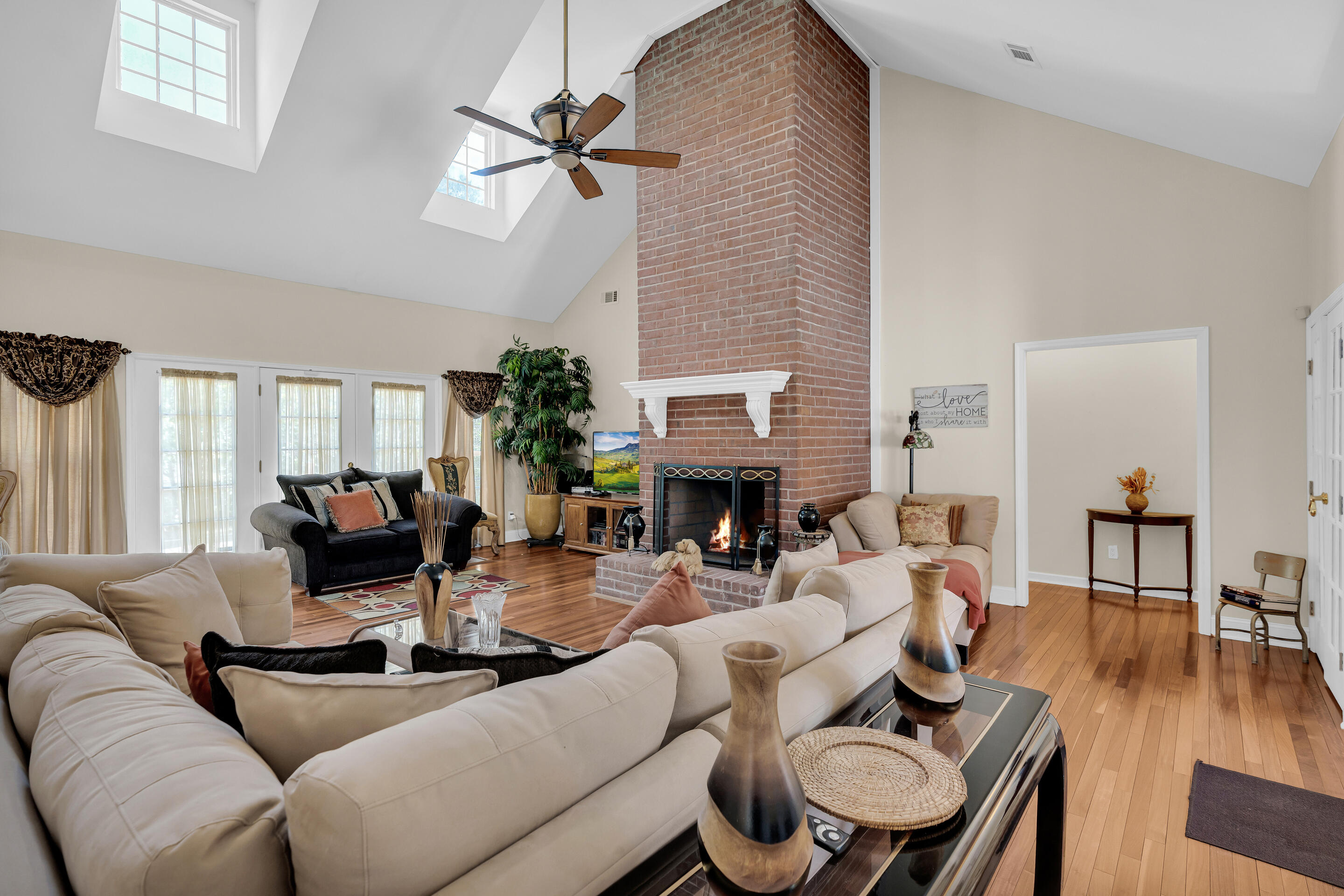 1197 Jefferson Boulevard Property Photo 10