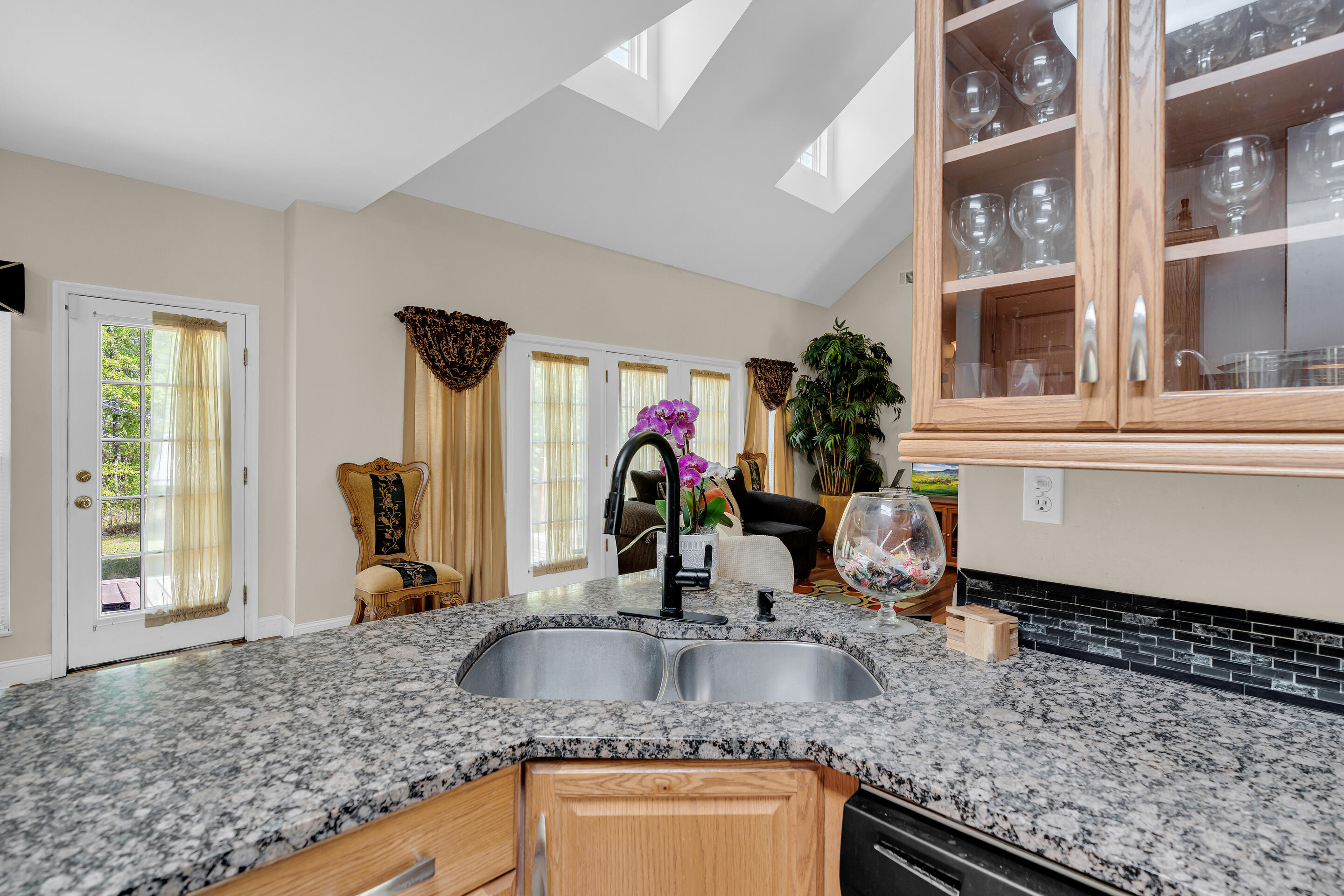 1197 Jefferson Boulevard Property Photo 19
