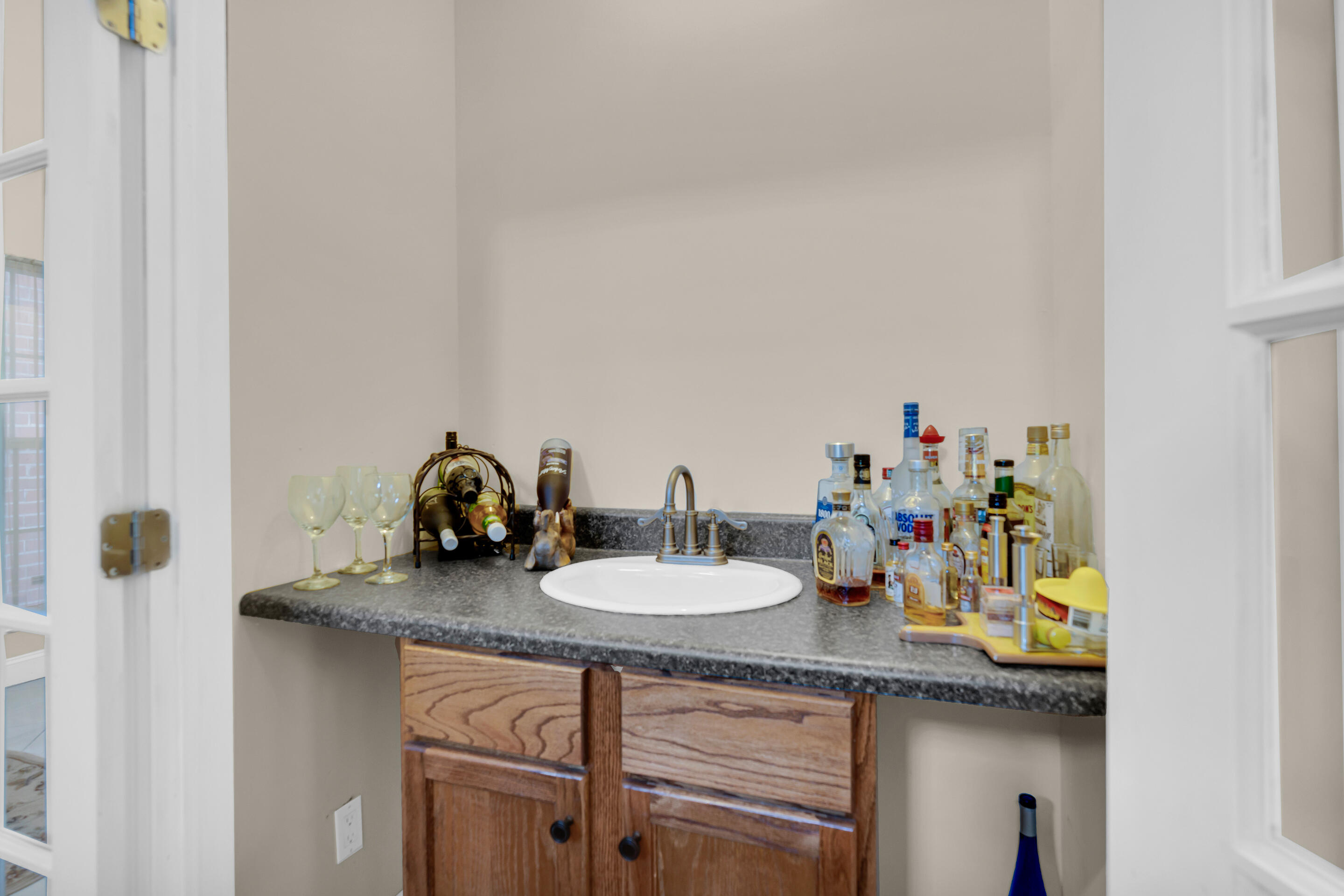 1197 Jefferson Boulevard Property Photo 24