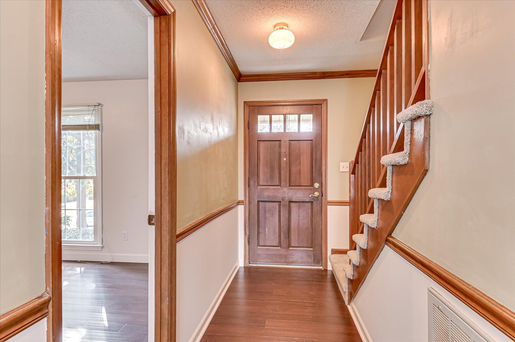 2918 Foxhall Circle Property Photo 4