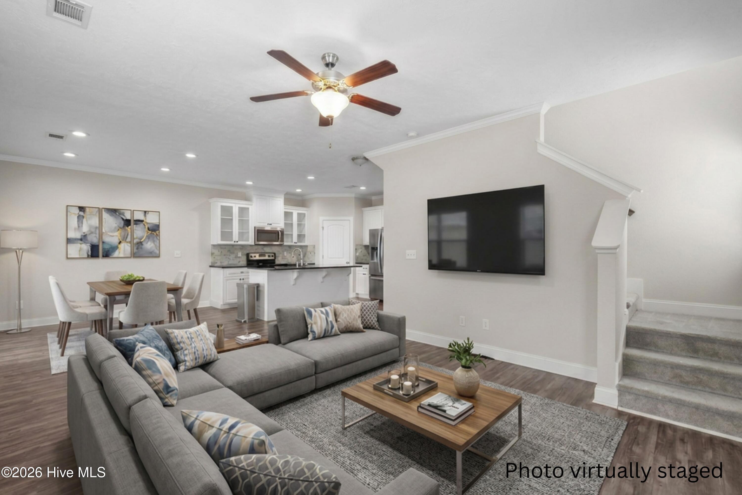 659 Aberdeen Circle Property Photo 3