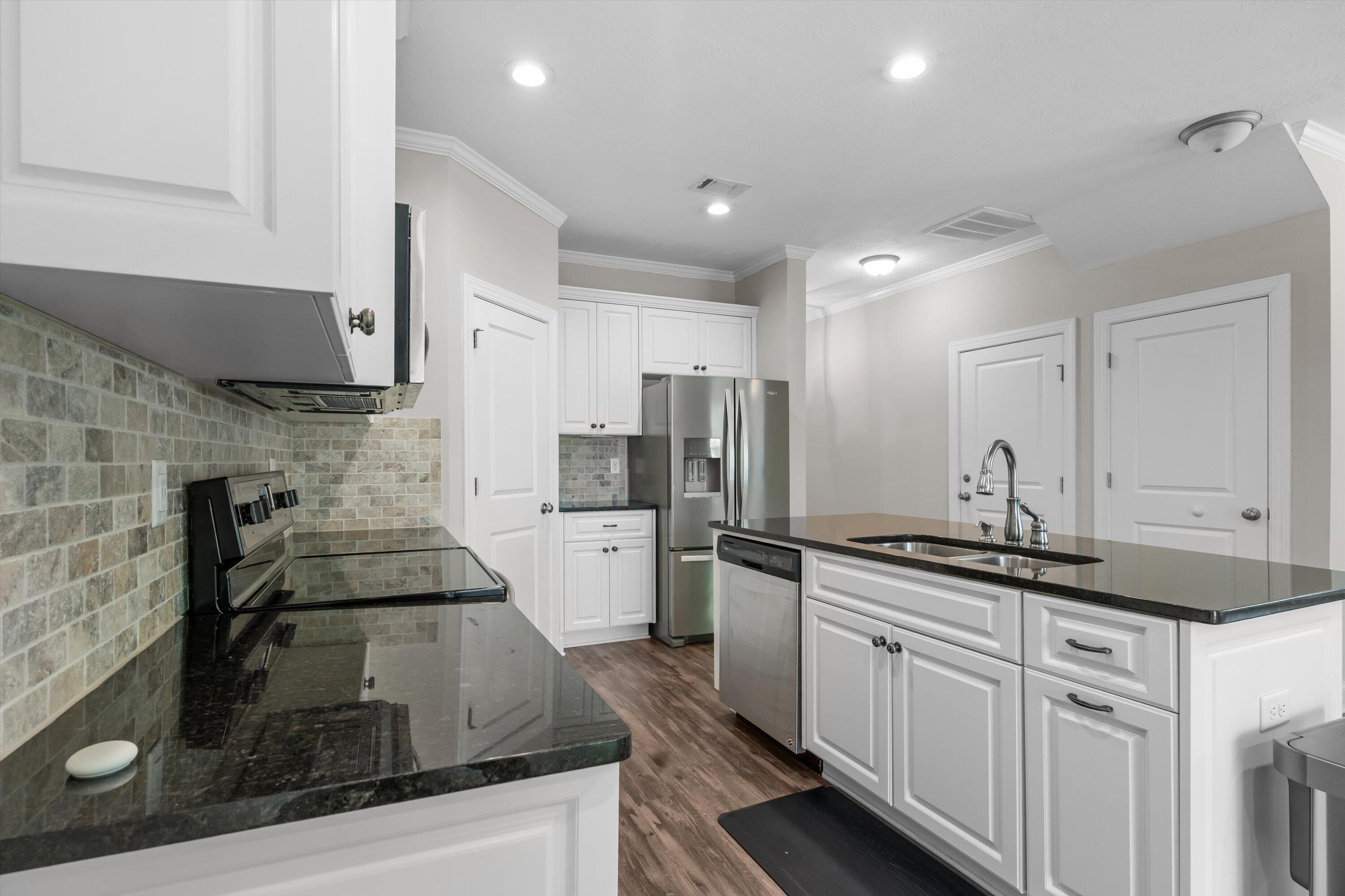 659 Aberdeen Circle Property Photo 12