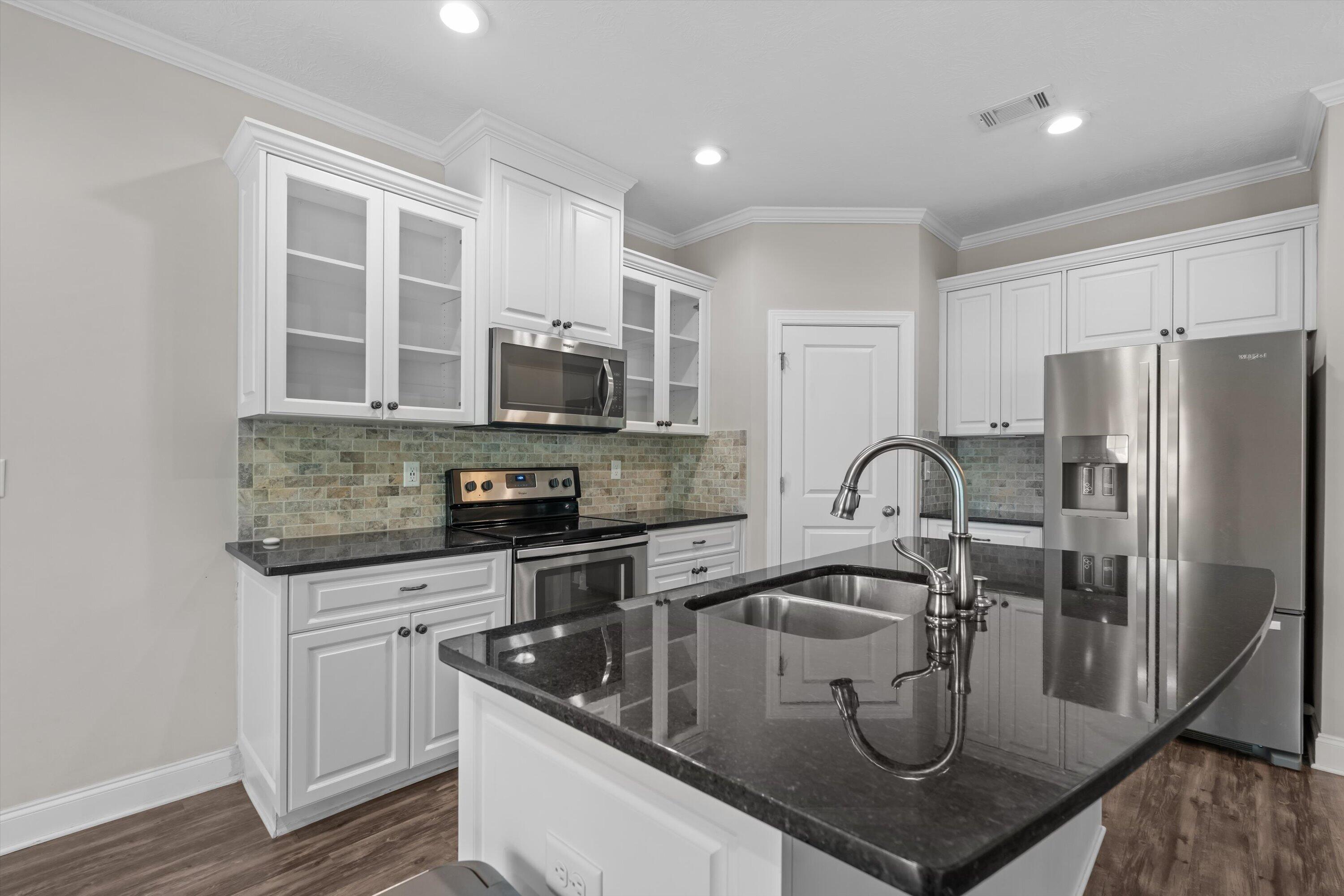 659 Aberdeen Circle Property Photo 13