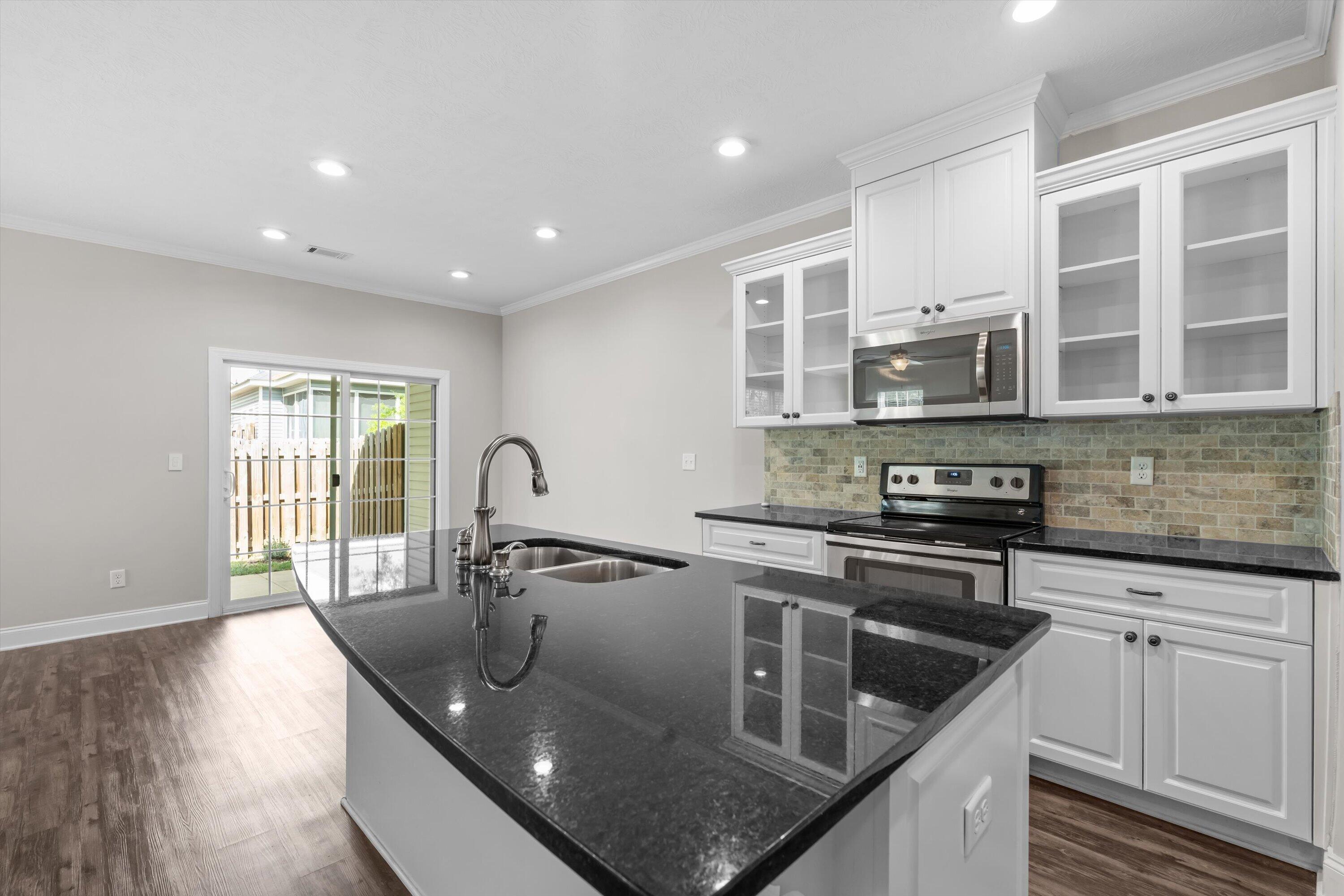 659 Aberdeen Circle Property Photo 14