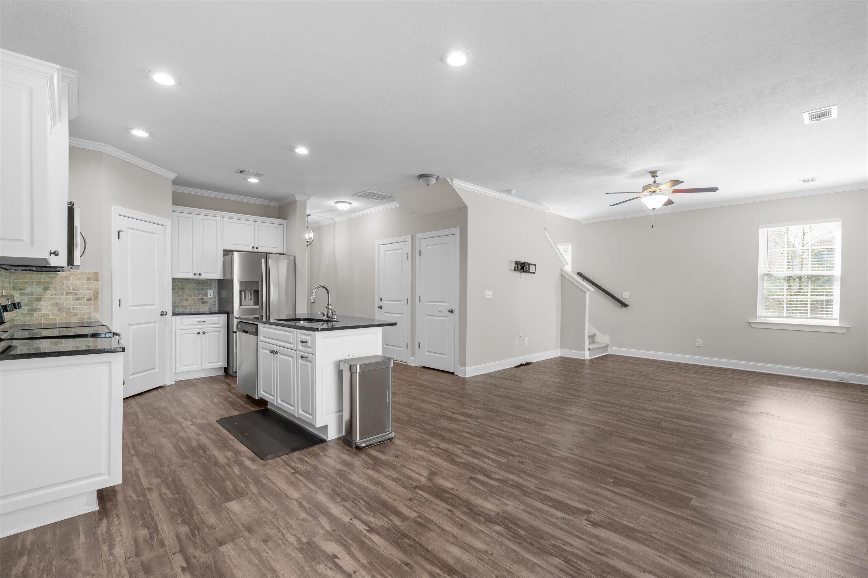 659 Aberdeen Circle Property Photo 17