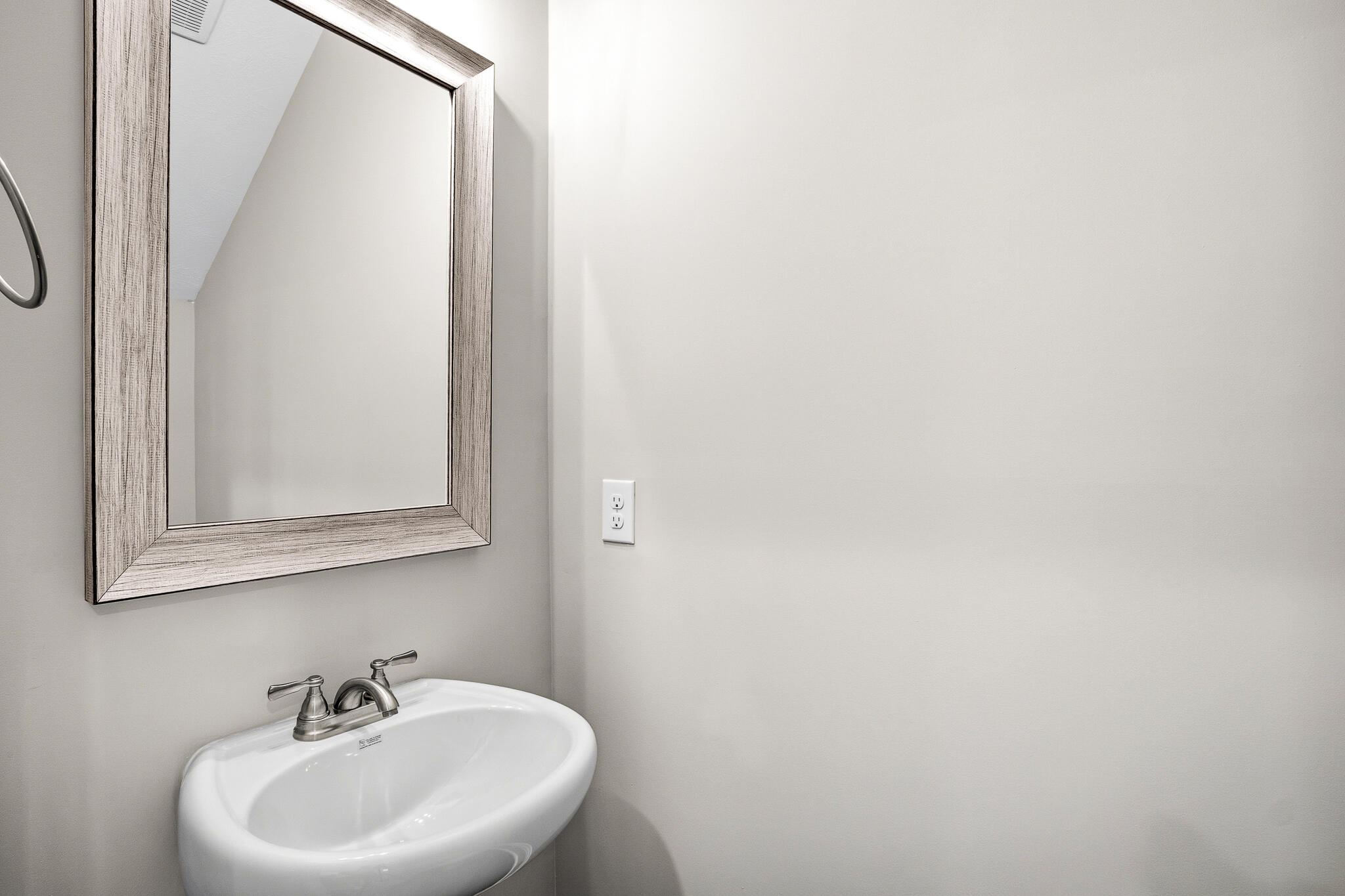 2044 Se Denmark Avenue Property Photo 4