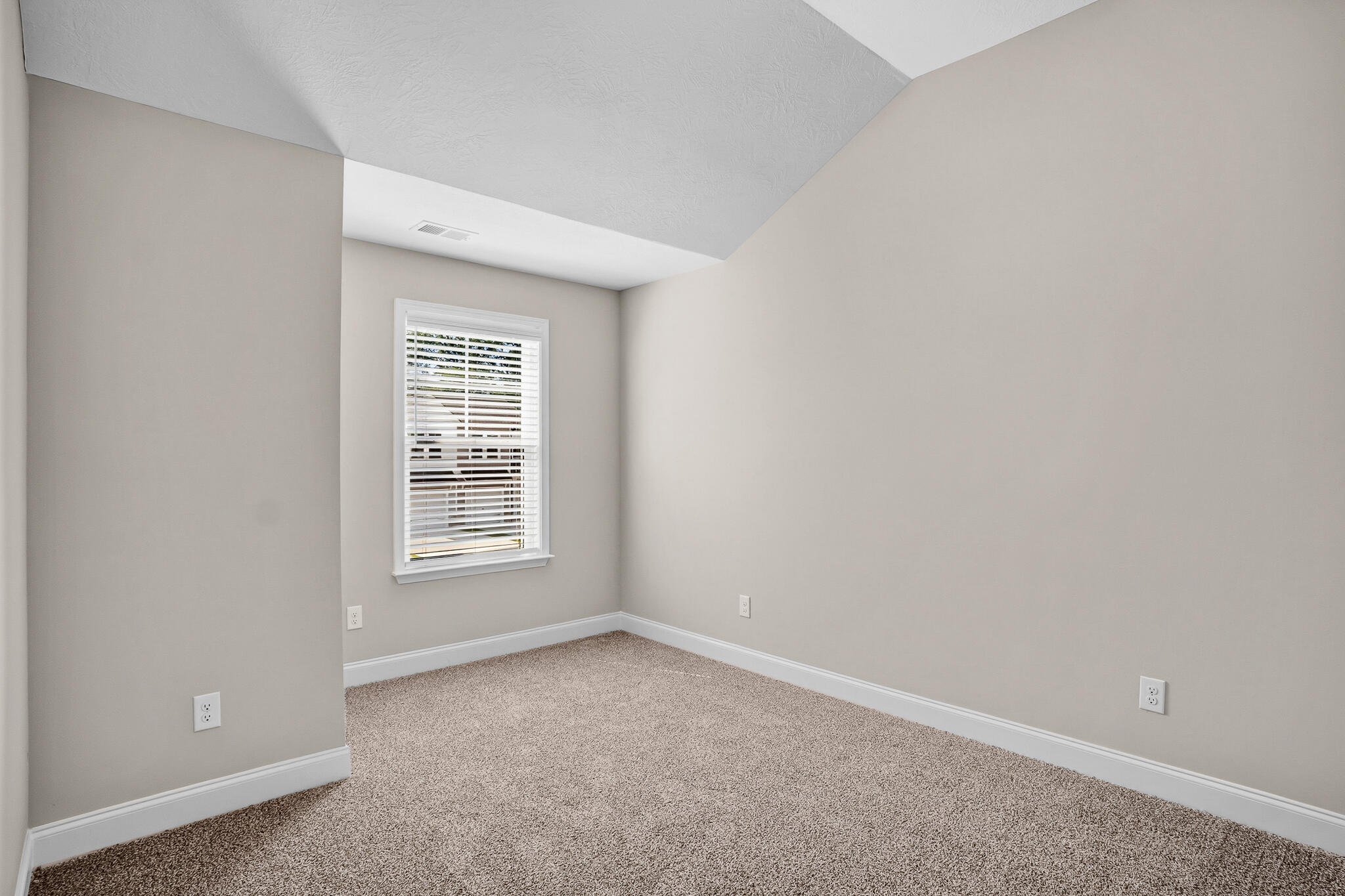 2044 Se Denmark Avenue Property Photo 16