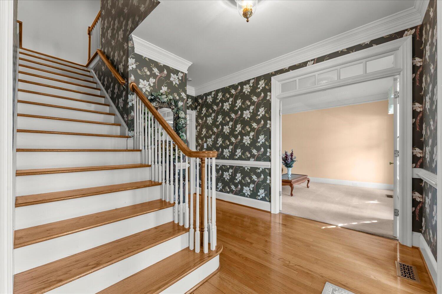 203 W Kestwick Drive Property Photo 6