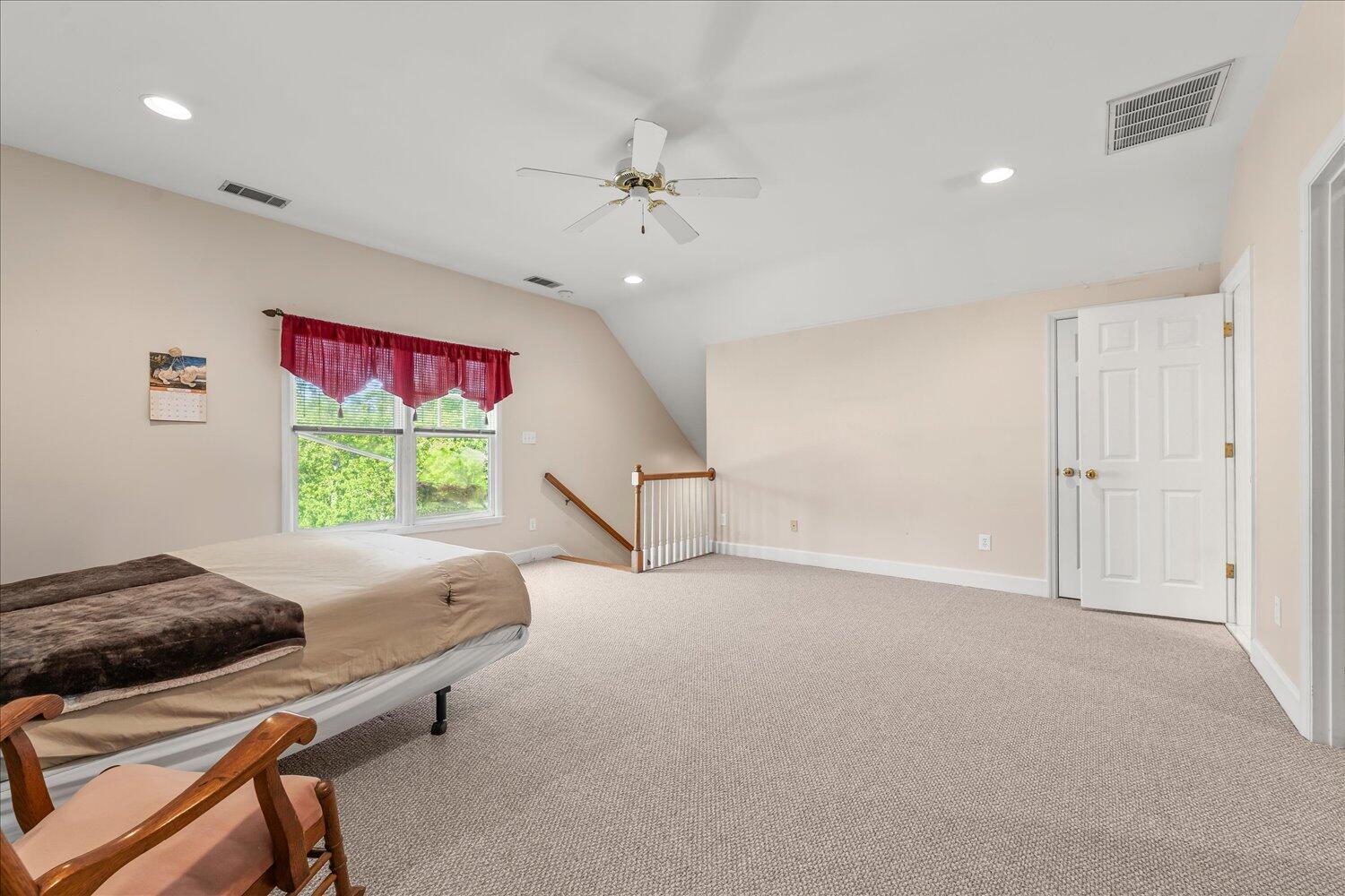 203 W Kestwick Drive Property Photo 32